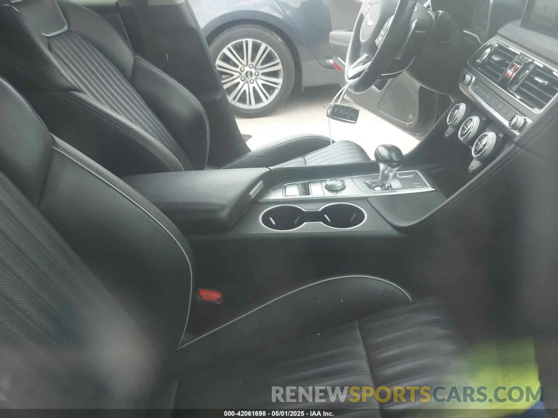 5 fotografías del automóvil dañado KMTG74LEXMU071473 GENESIS G70 2021