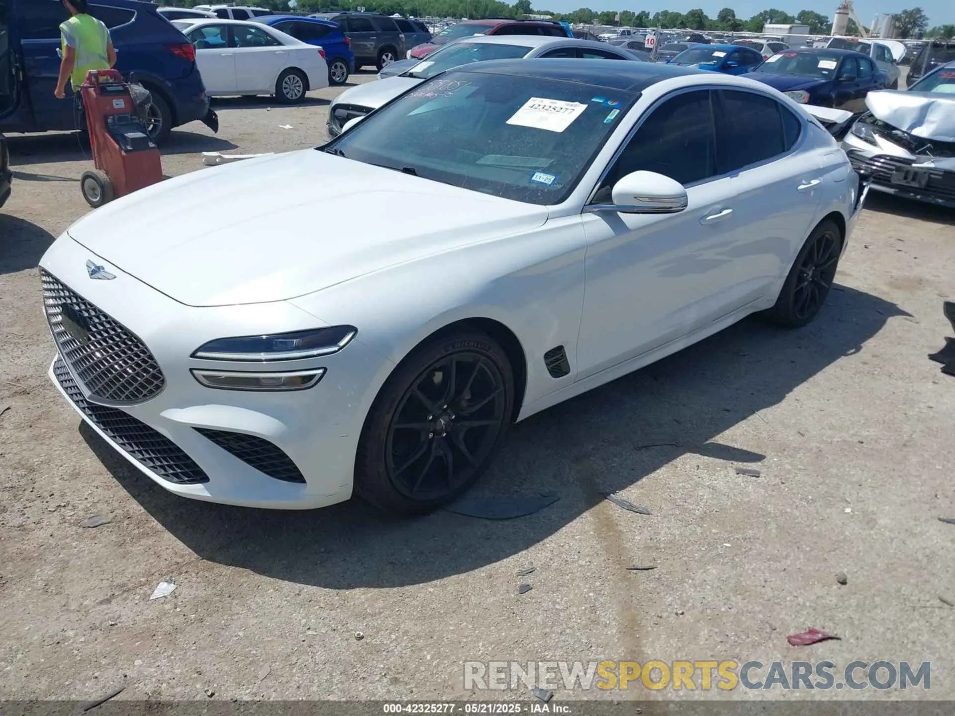 2 fotografías del automóvil dañado KMTG34TA5NU103935 GENESIS G70 2022