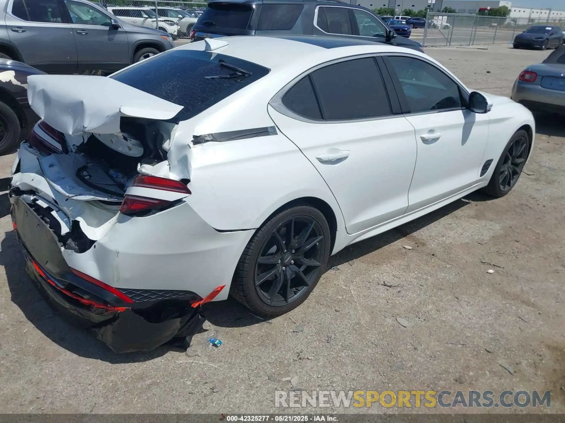 4 fotografías del automóvil dañado KMTG34TA5NU103935 GENESIS G70 2022