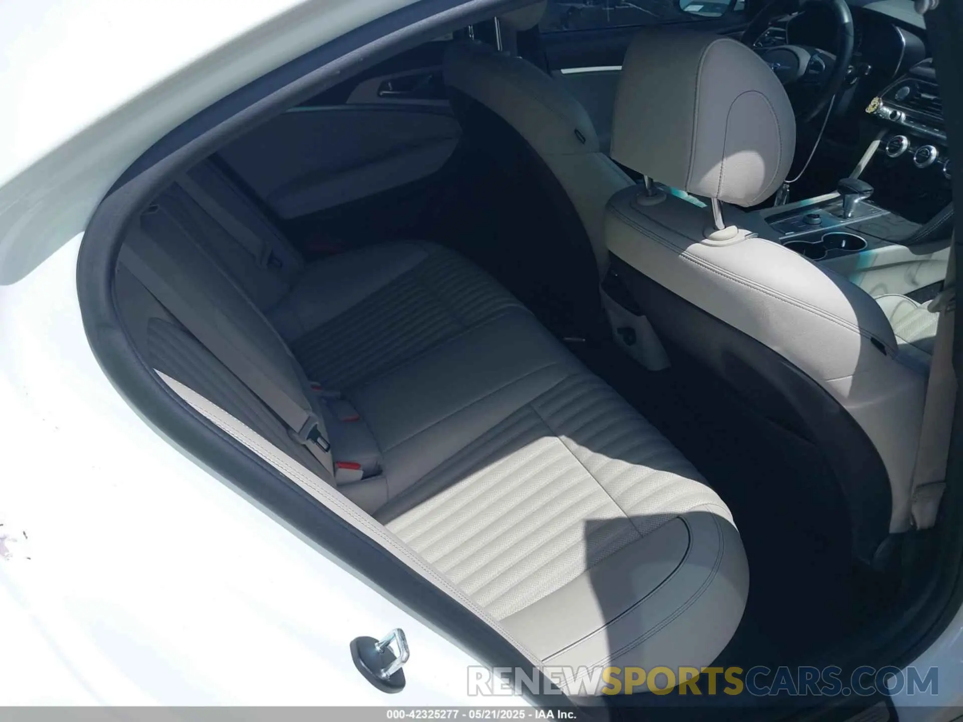 8 fotografías del automóvil dañado KMTG34TA5NU103935 GENESIS G70 2022