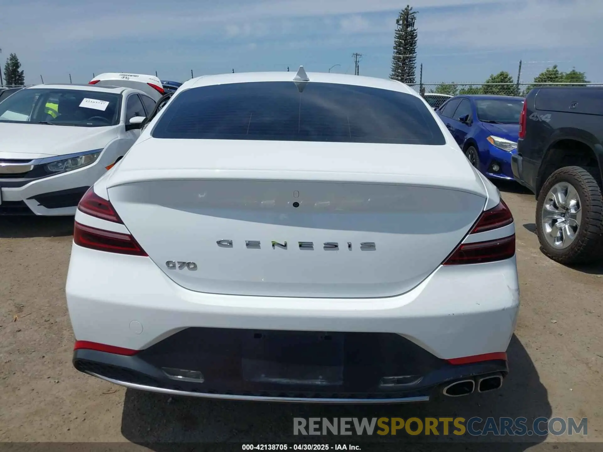 17 fotografías del automóvil dañado KMTG34TA9NU095130 GENESIS G70 2022