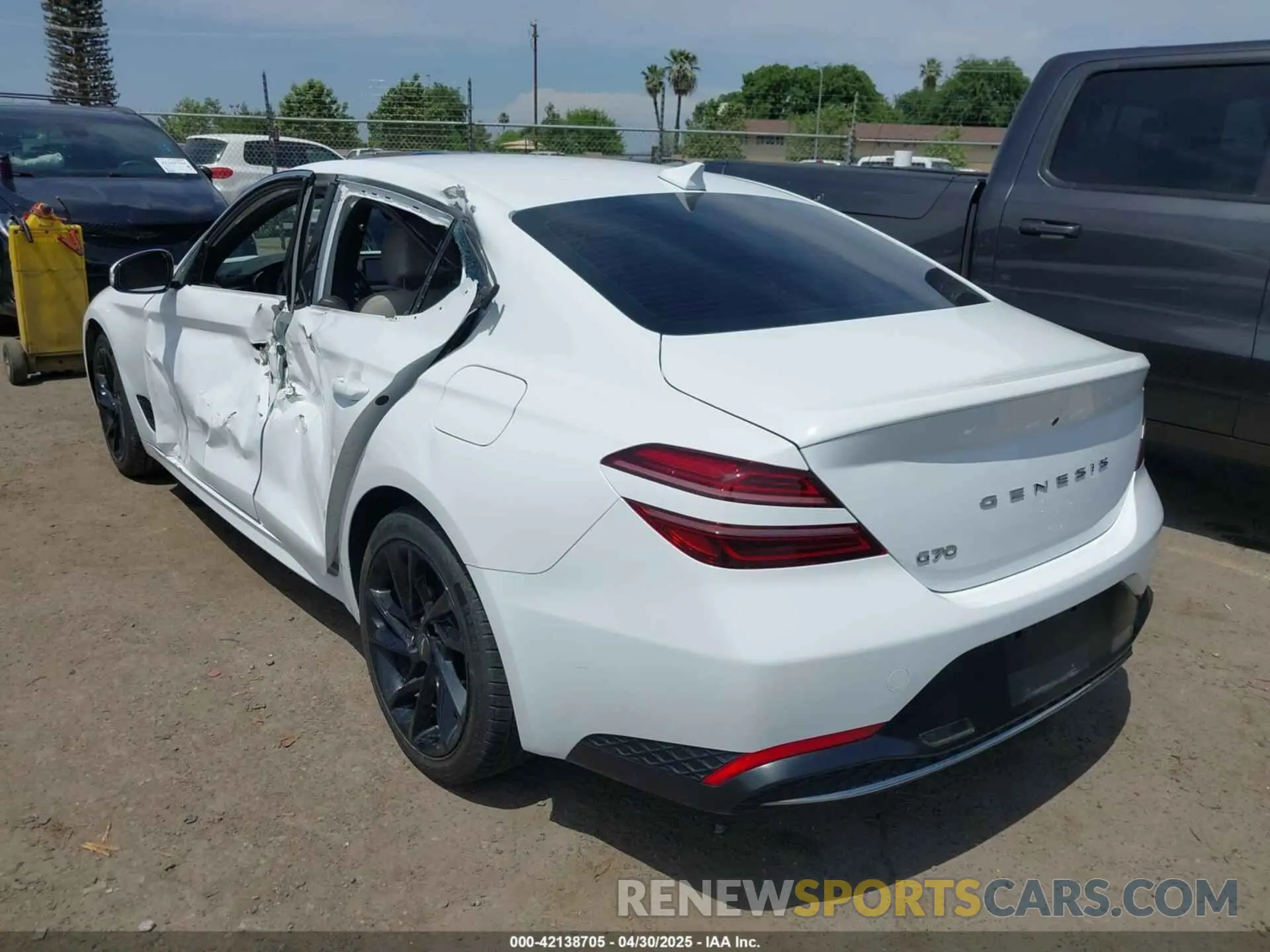 3 fotografías del automóvil dañado KMTG34TA9NU095130 GENESIS G70 2022