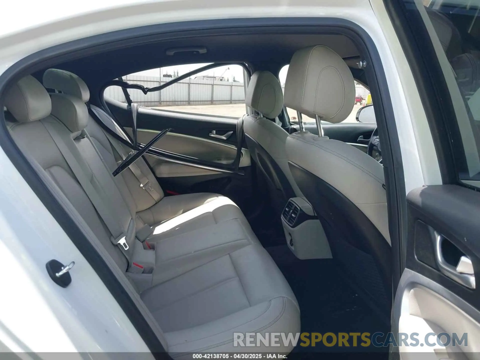 8 fotografías del automóvil dañado KMTG34TA9NU095130 GENESIS G70 2022