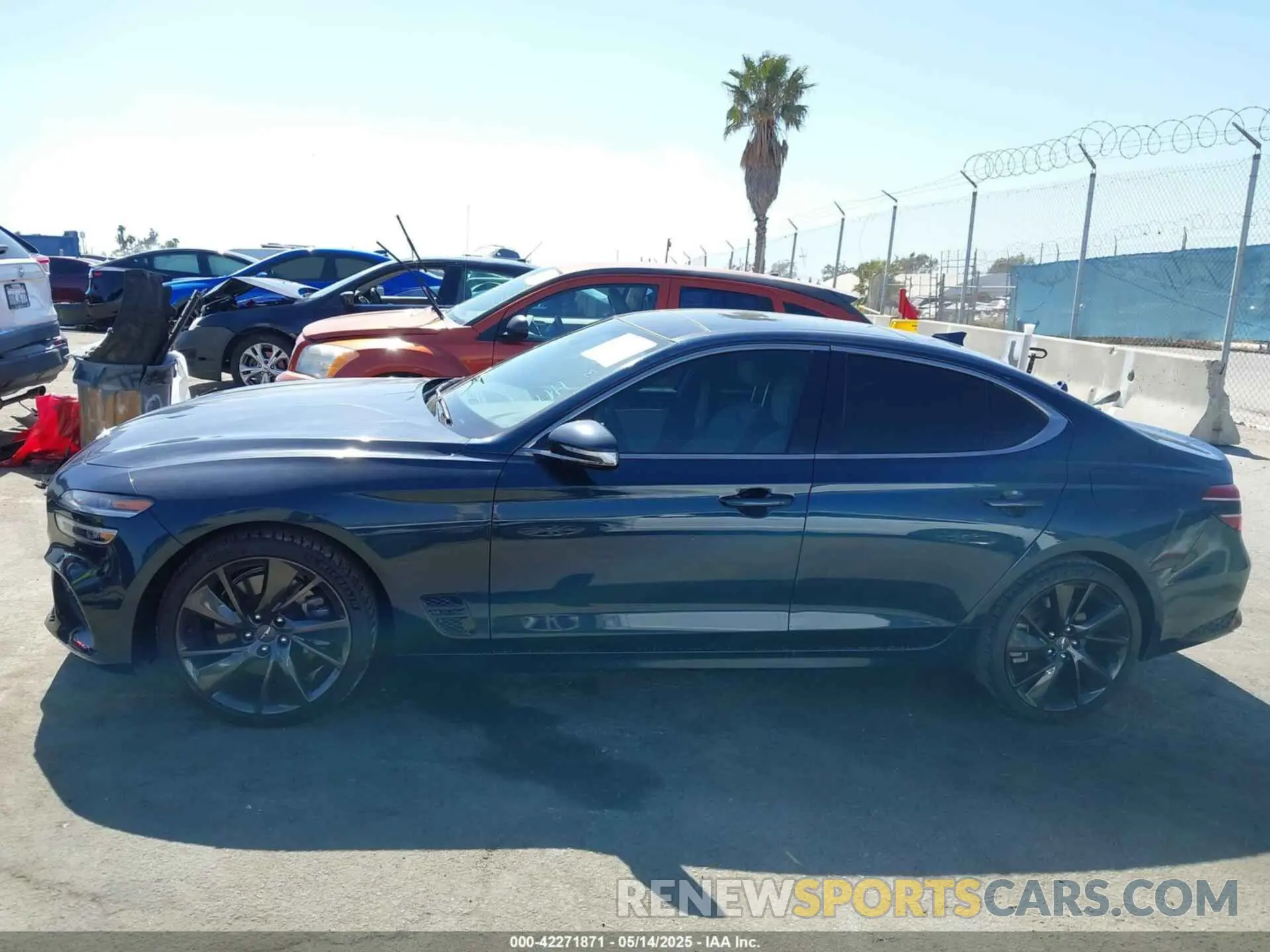 14 fotografías del automóvil dañado KMTG54TE2NU082023 GENESIS G70 2022