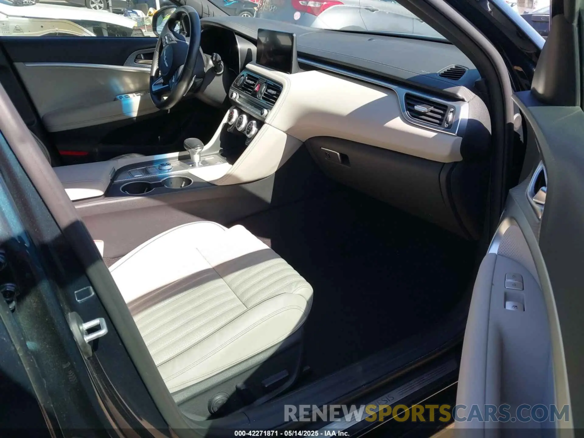 5 fotografías del automóvil dañado KMTG54TE2NU082023 GENESIS G70 2022