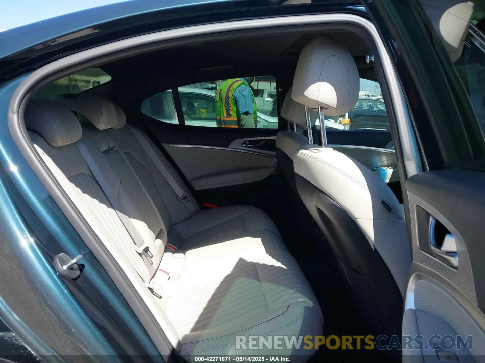 8 fotografías del automóvil dañado KMTG54TE2NU082023 GENESIS G70 2022