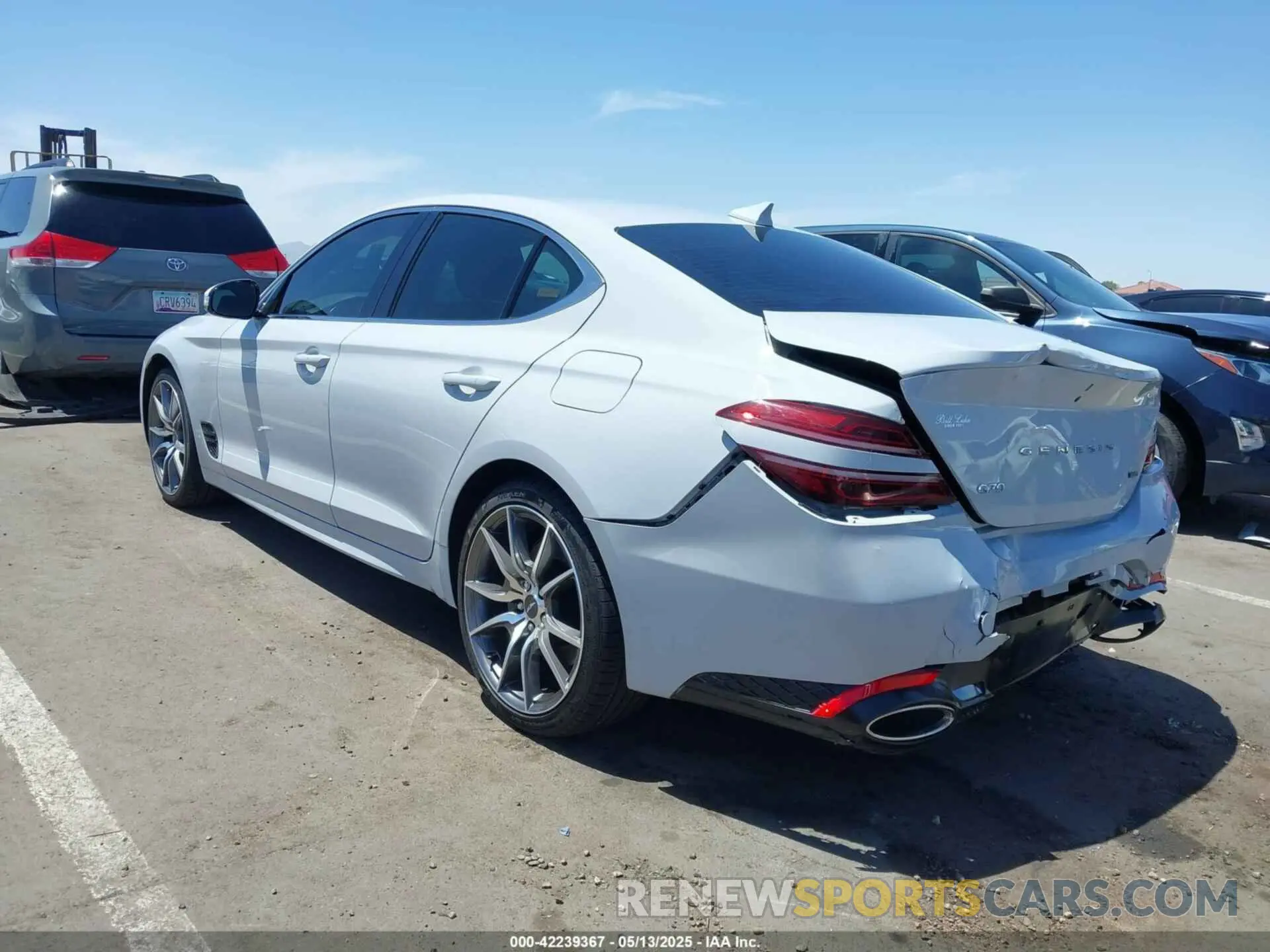 3 fotografías del automóvil dañado KMTG54TE7NU084771 GENESIS G70 2022
