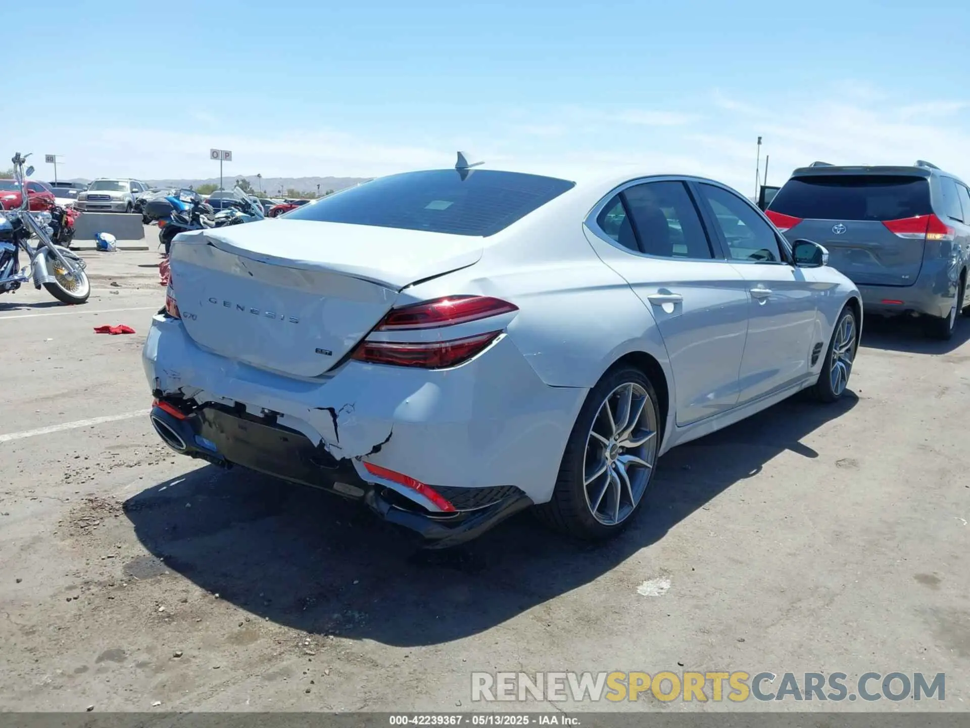 4 fotografías del automóvil dañado KMTG54TE7NU084771 GENESIS G70 2022