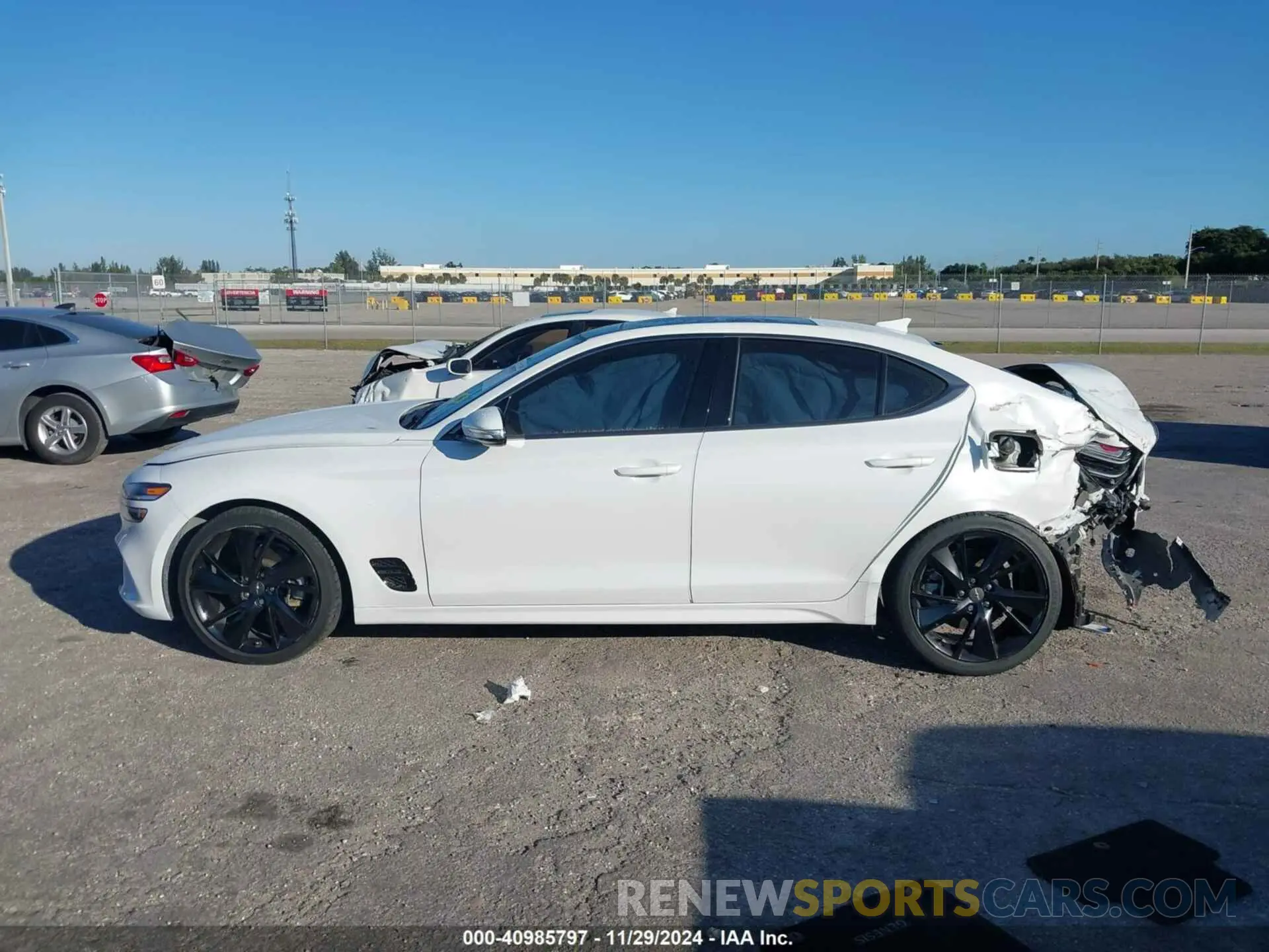14 fotografías del automóvil dañado KMTG34TA9PU110258 GENESIS G70 2023