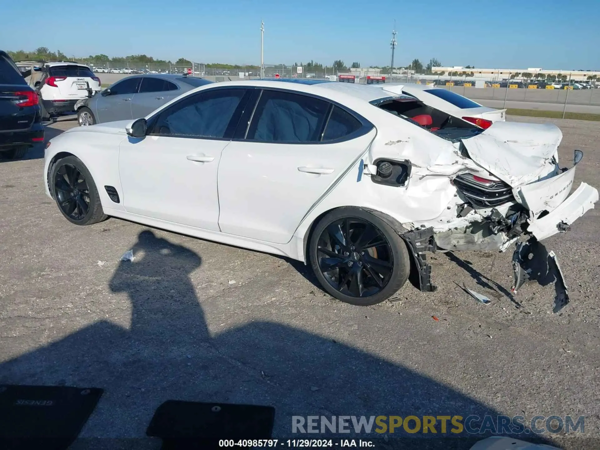 3 fotografías del automóvil dañado KMTG34TA9PU110258 GENESIS G70 2023