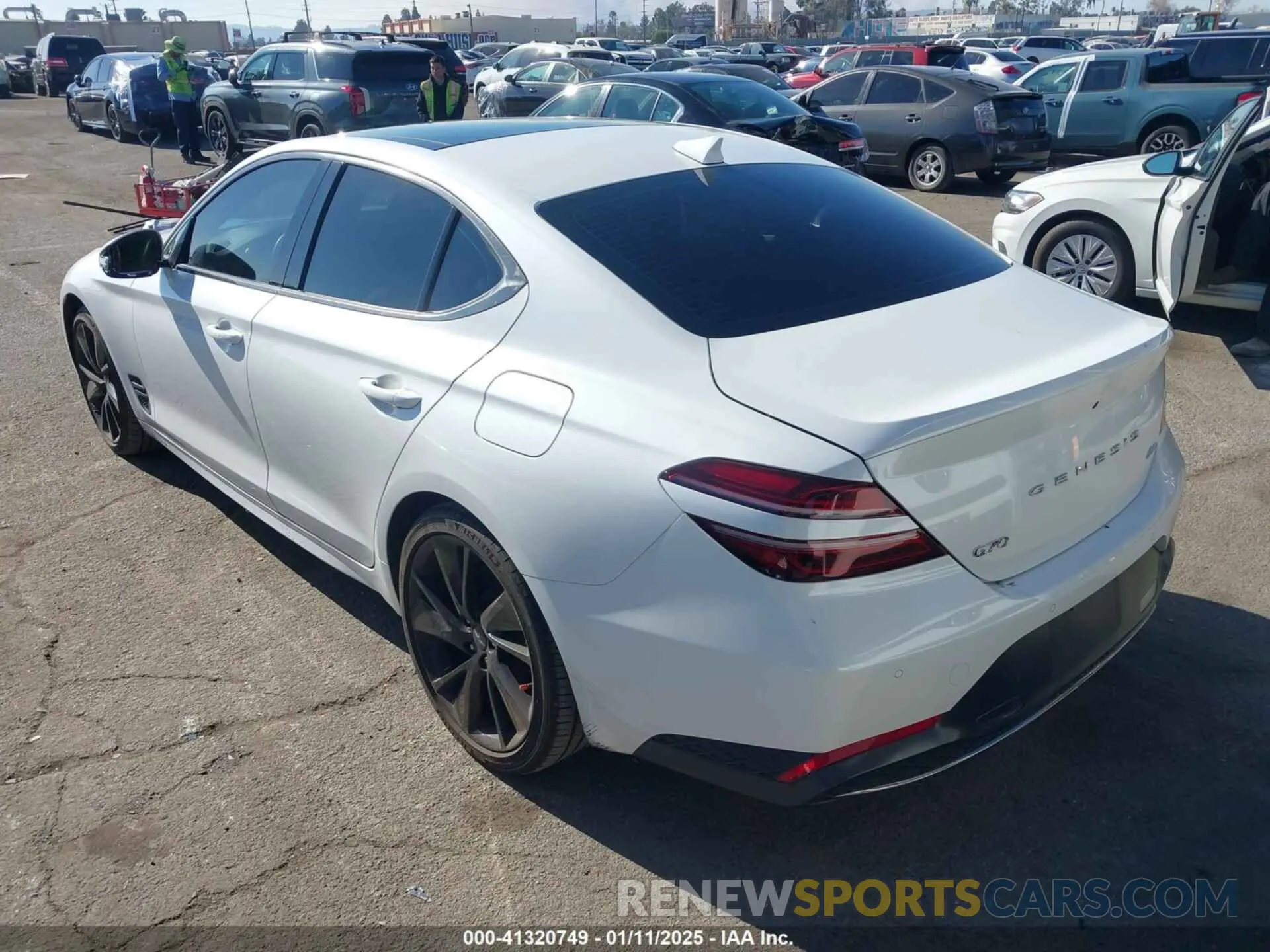 3 fotografías del automóvil dañado KMTG34TAXPU112861 GENESIS G70 2023