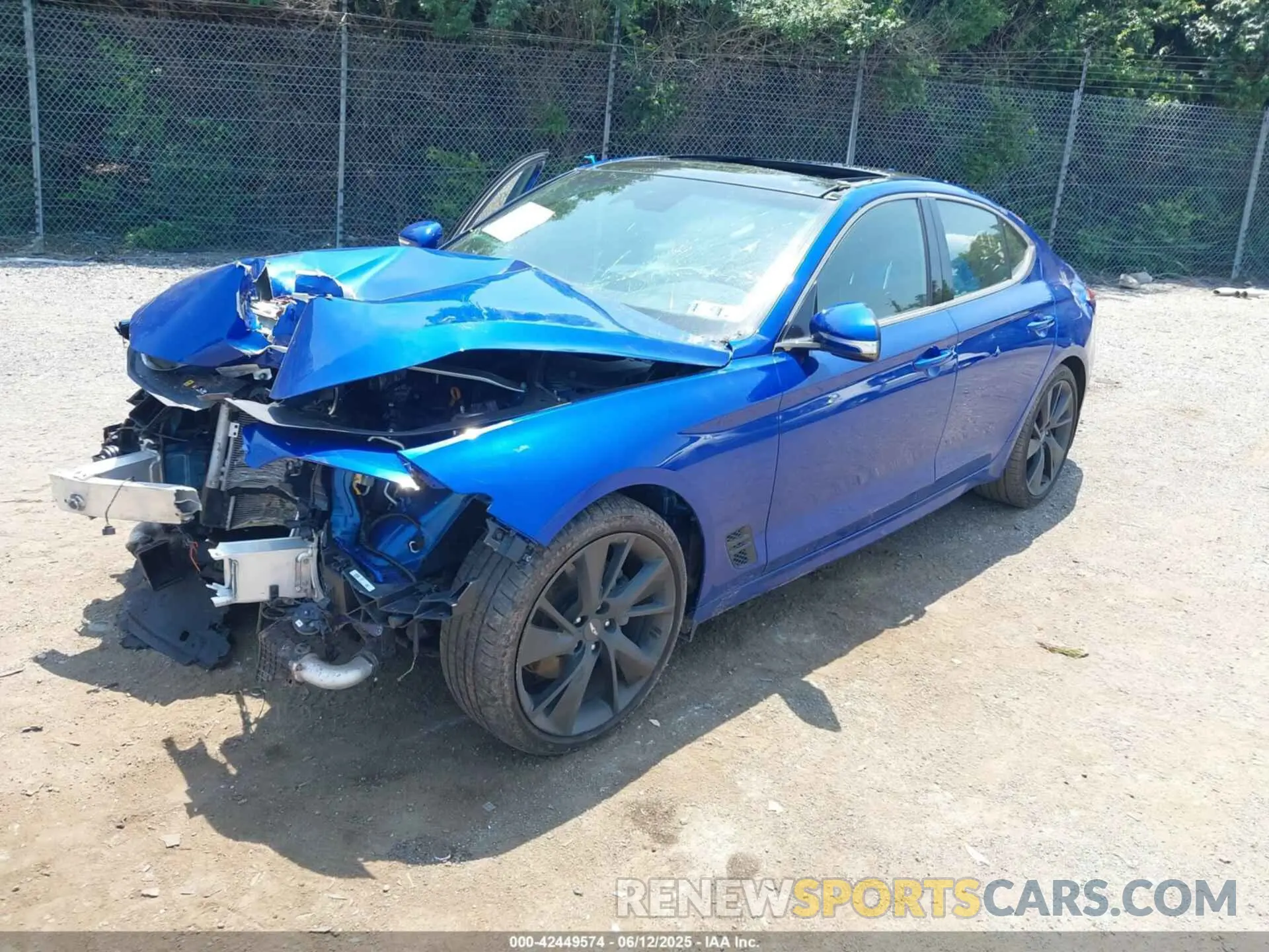 2 fotografías del automóvil dañado KMTG34TAXPU112892 GENESIS G70 2023