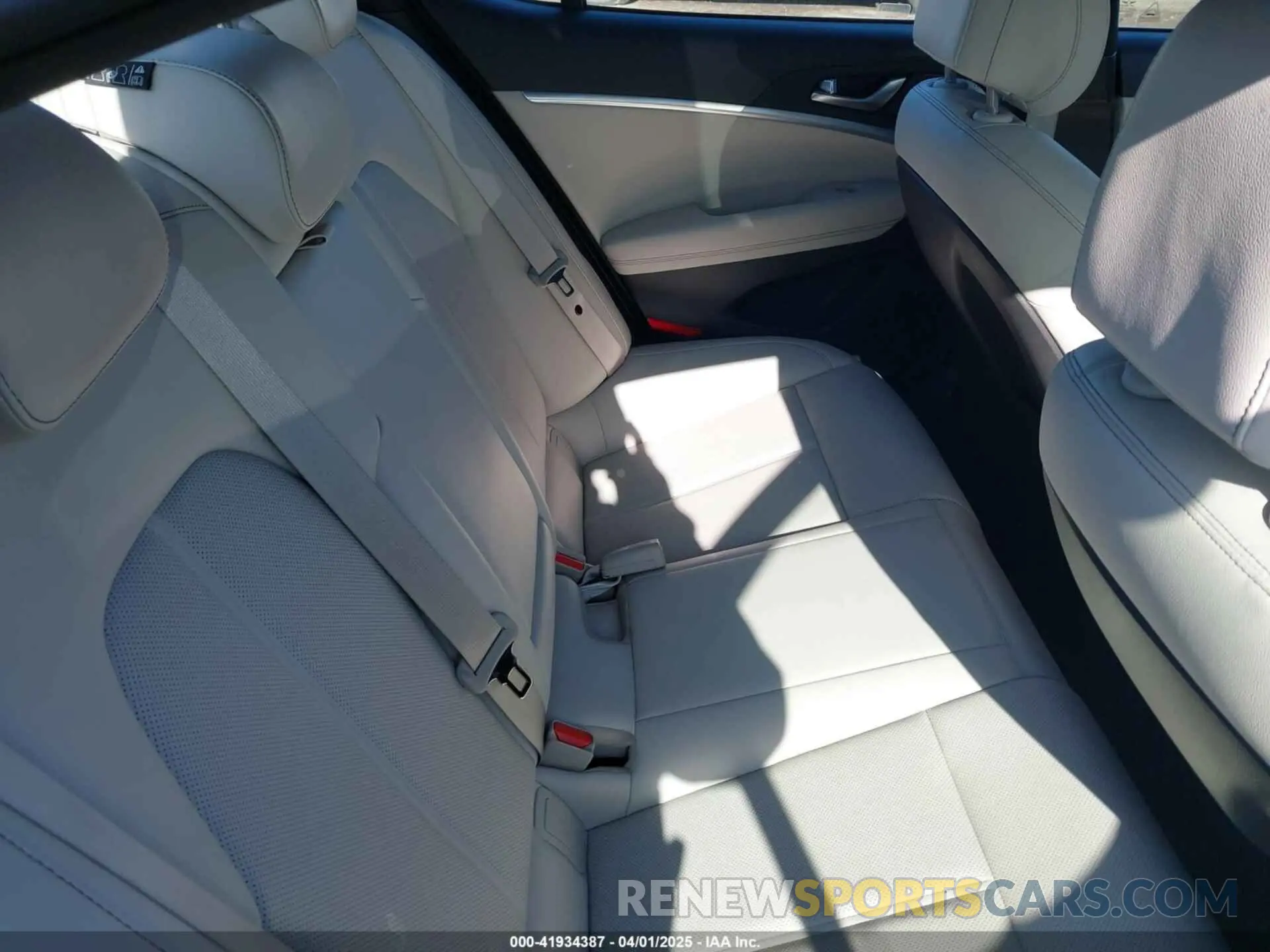 8 fotografías del automóvil dañado KMTG34SC7RU143488 GENESIS G70 2024