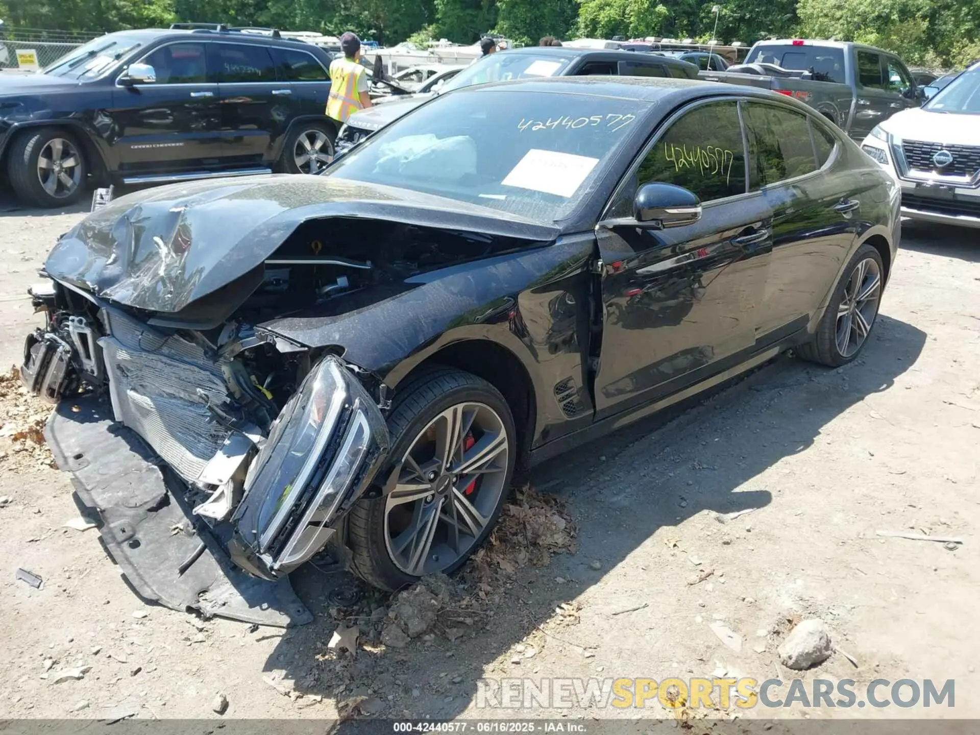 2 fotografías del automóvil dañado KMTG34SC8RU138218 GENESIS G70 2024