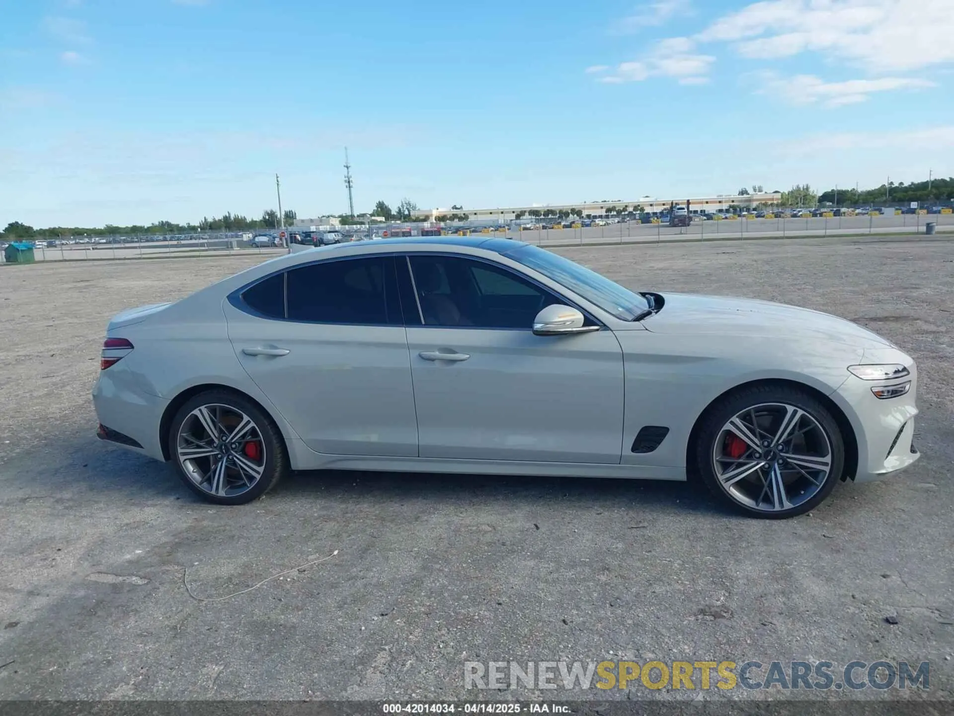 14 fotografías del automóvil dañado KMTG54SE7RU141266 GENESIS G70 2024