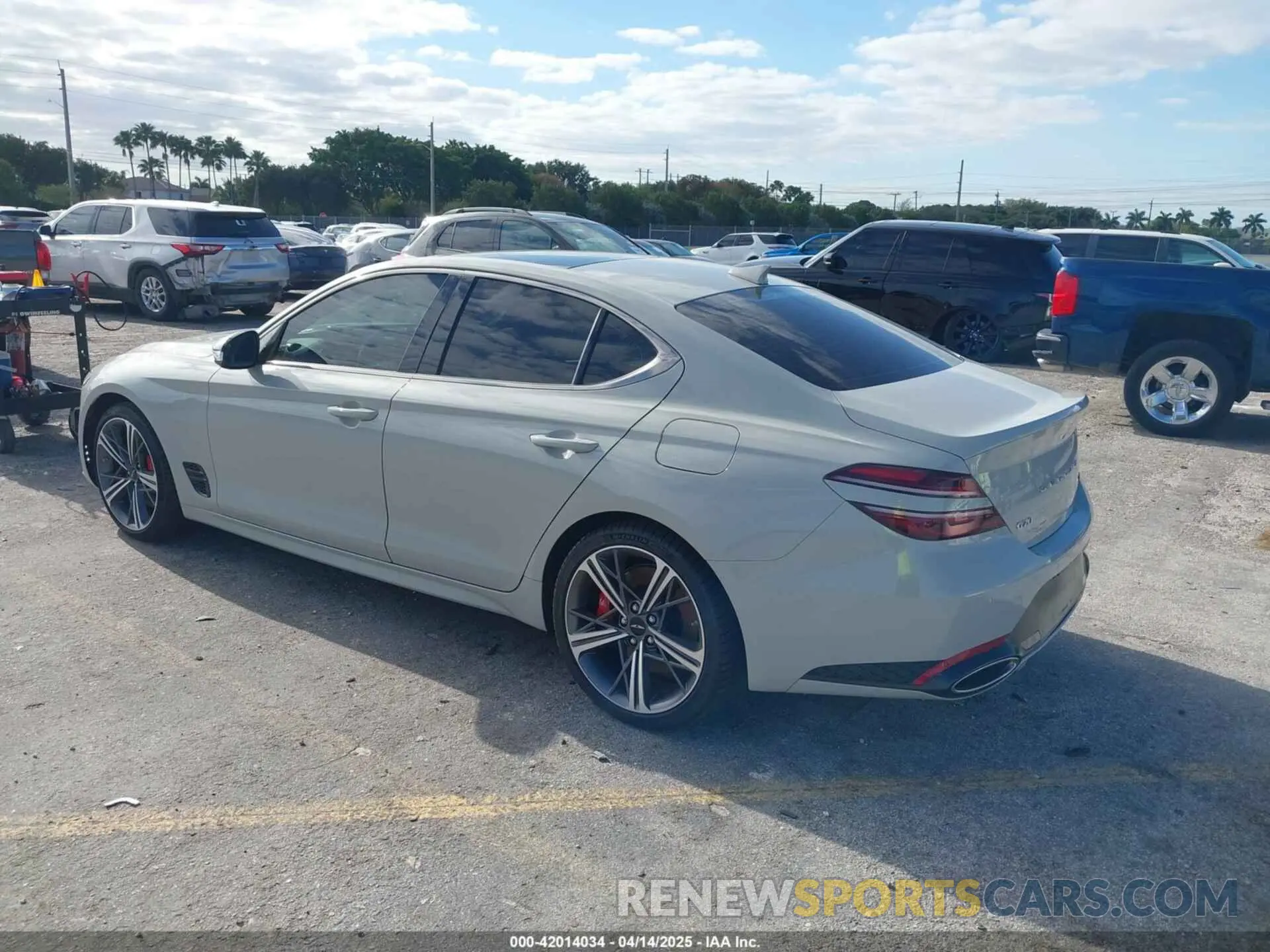 3 fotografías del automóvil dañado KMTG54SE7RU141266 GENESIS G70 2024