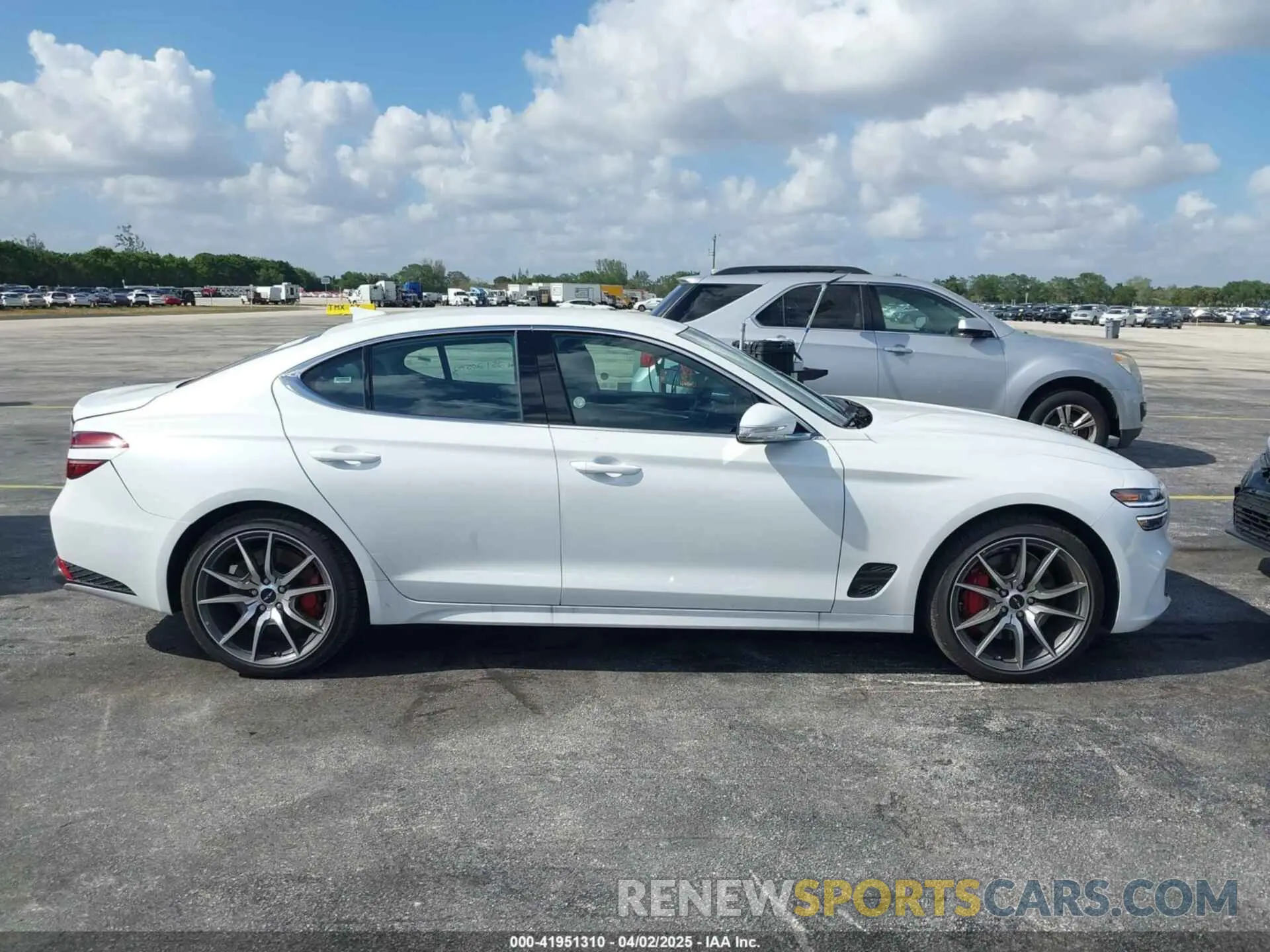 13 fotografías del automóvil dañado KMTG34SC1SU156324 GENESIS G70 2025