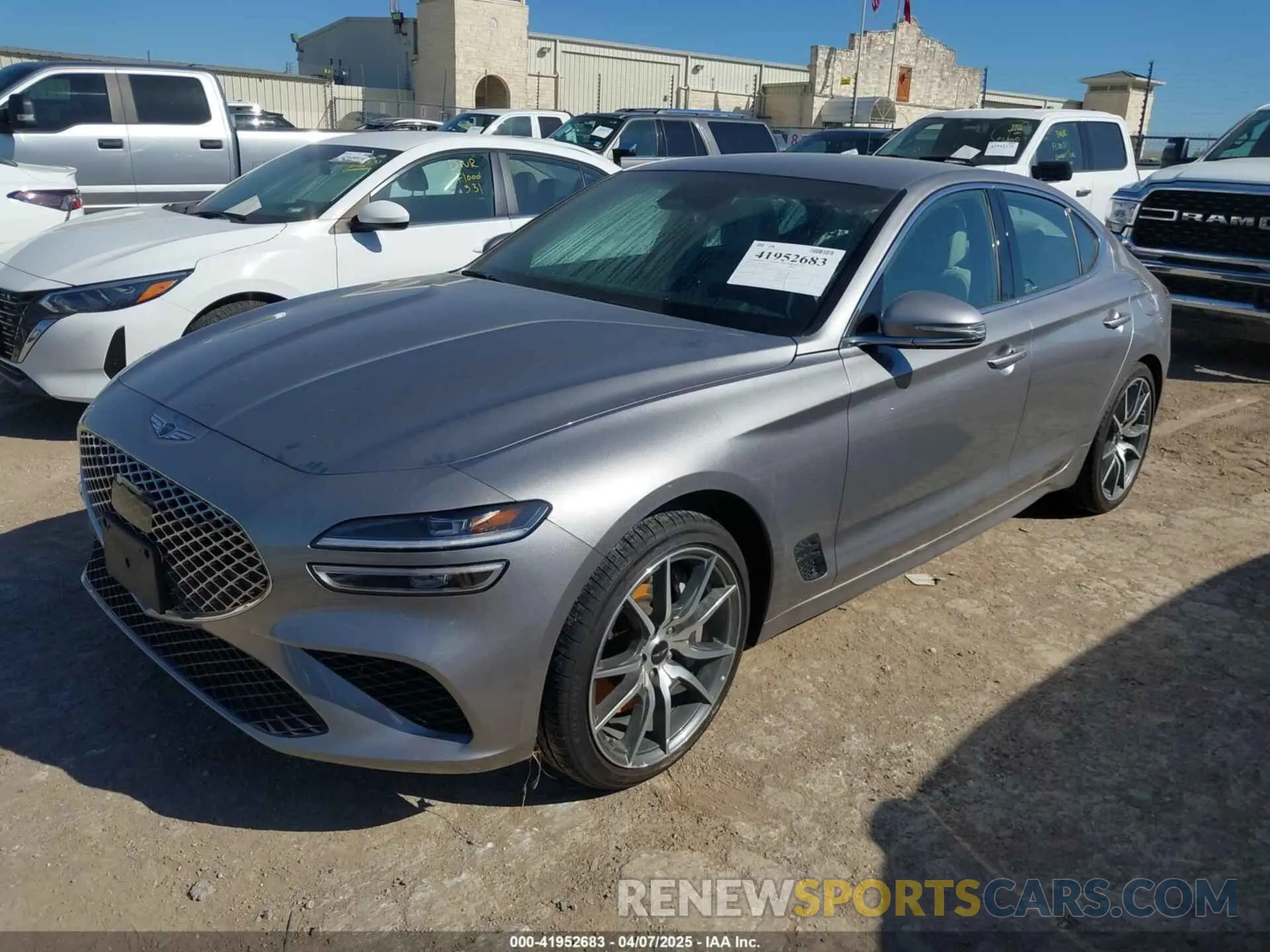 2 fotografías del automóvil dañado KMTG34SC4SU154969 GENESIS G70 2025