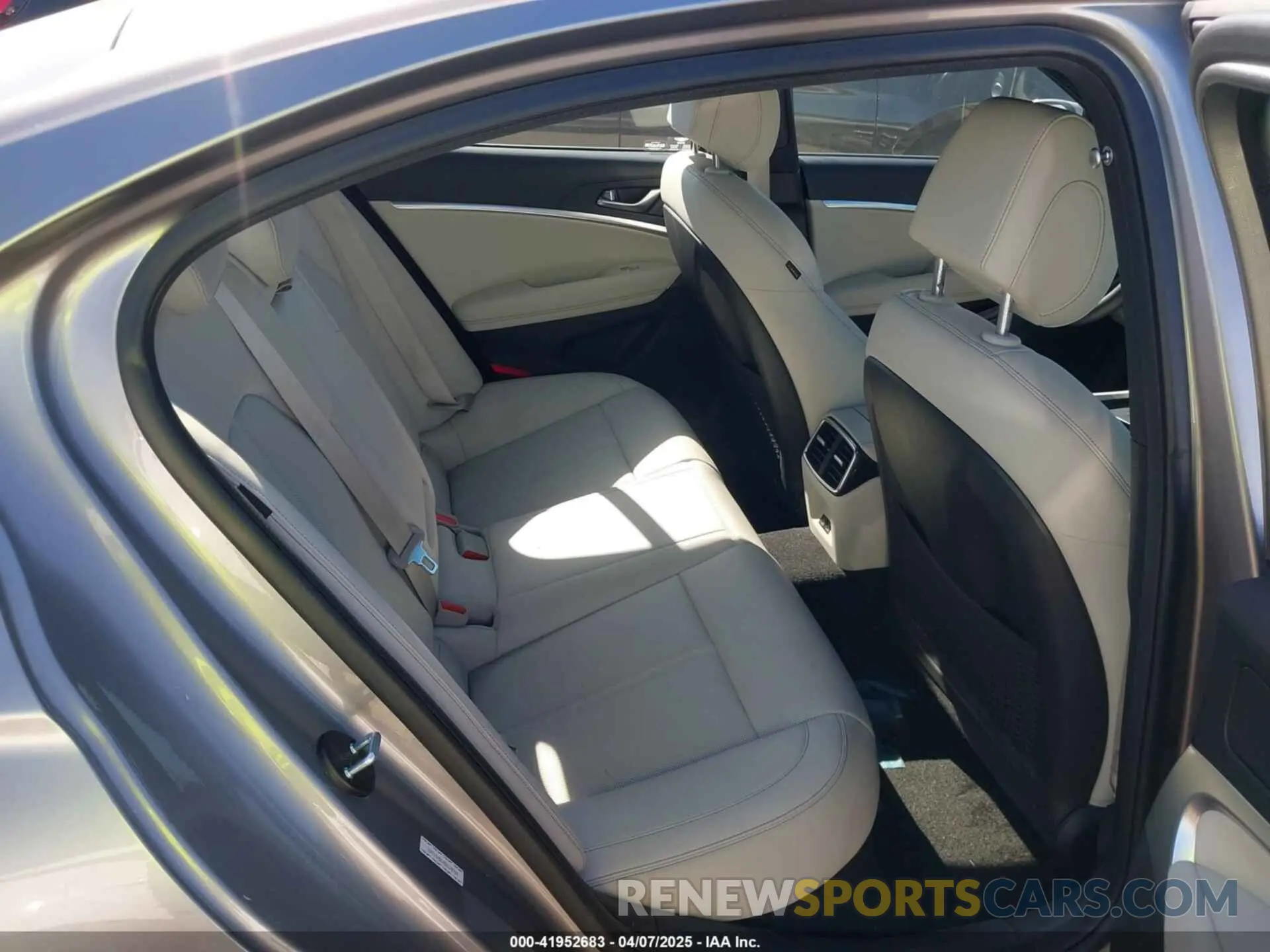 8 fotografías del automóvil dañado KMTG34SC4SU154969 GENESIS G70 2025