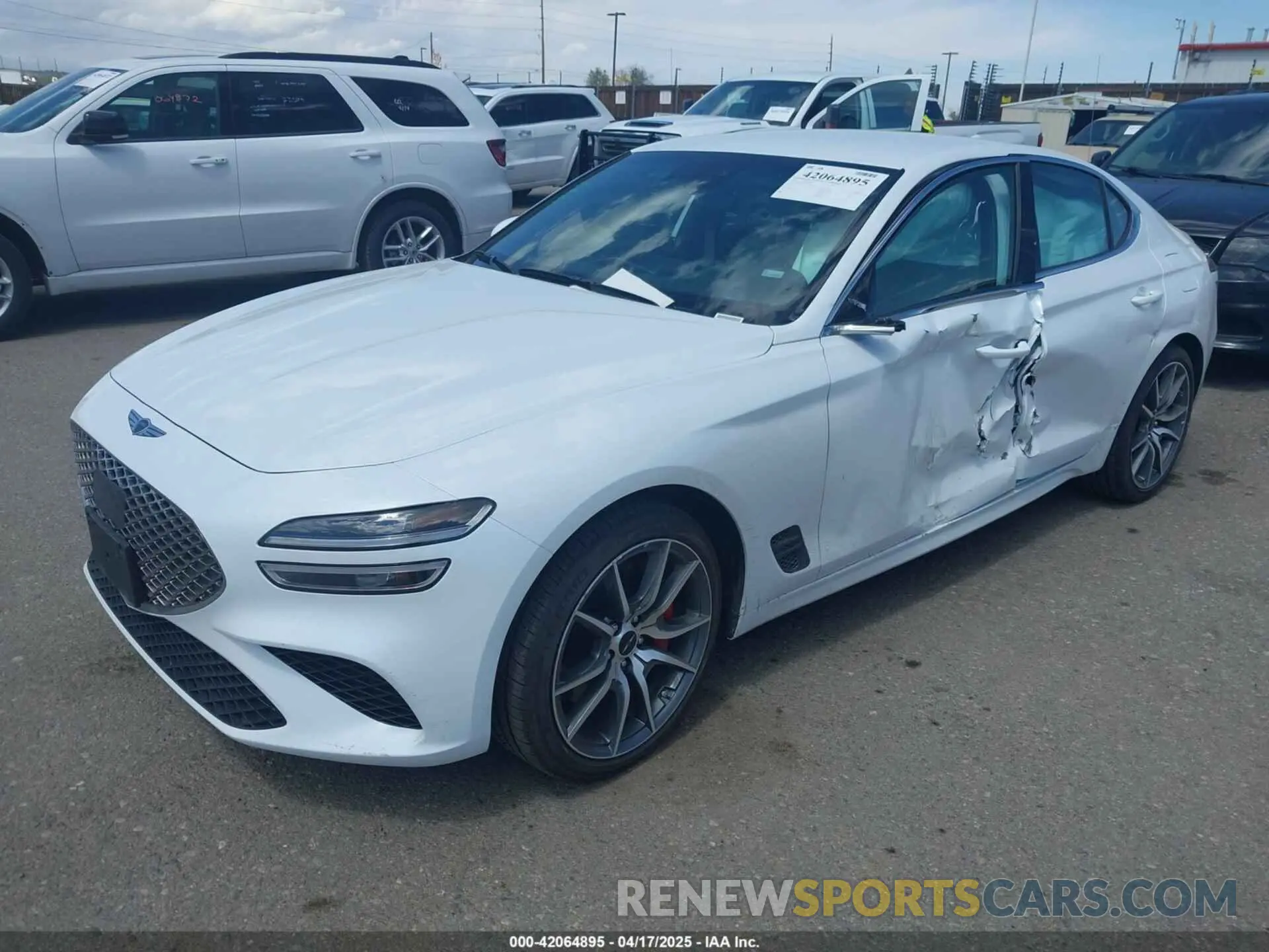 2 fotografías del automóvil dañado KMTG34SC6SU155525 GENESIS G70 2025
