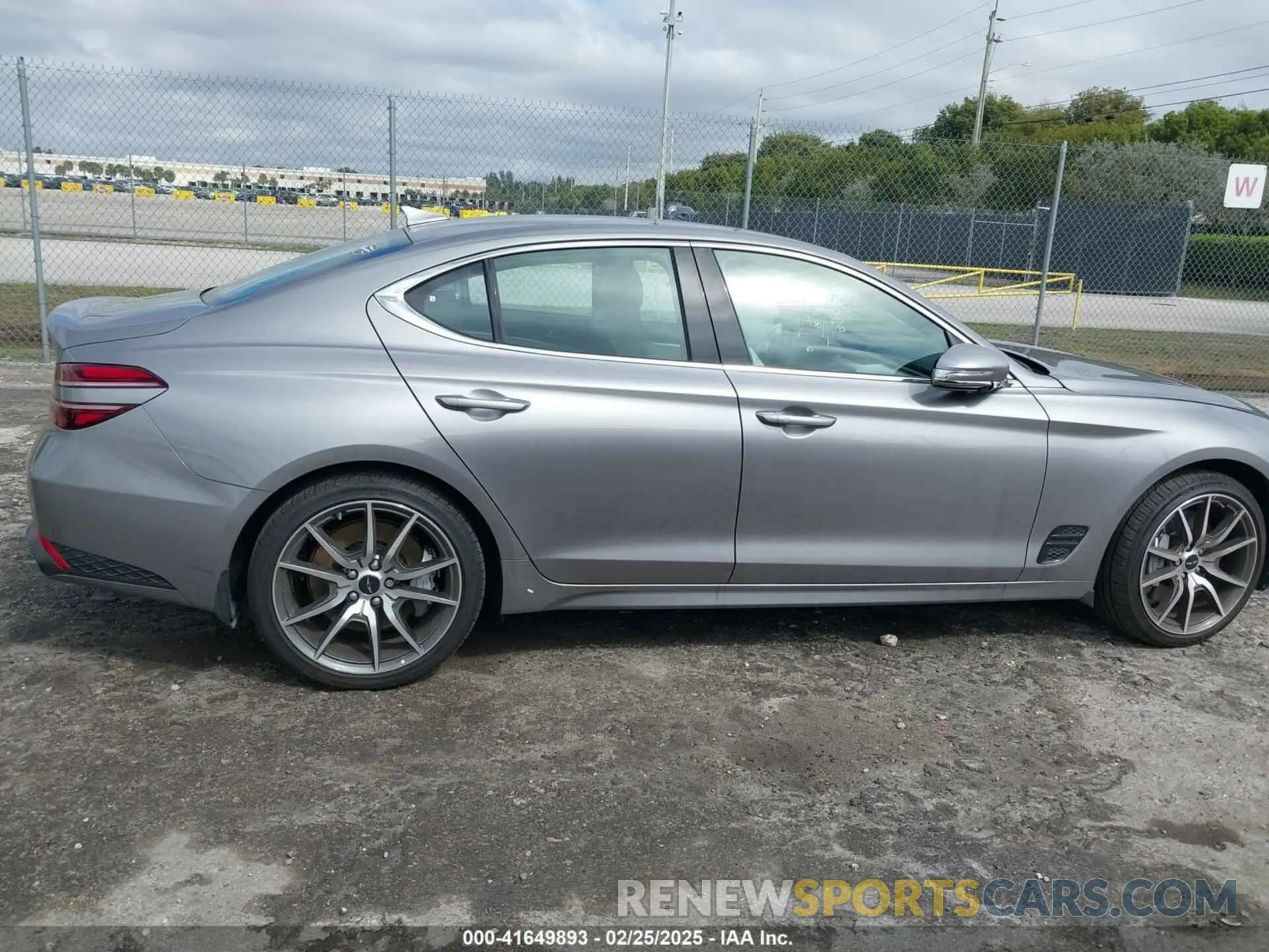 14 fotografías del automóvil dañado KMTG34SC9SU144387 GENESIS G70 2025