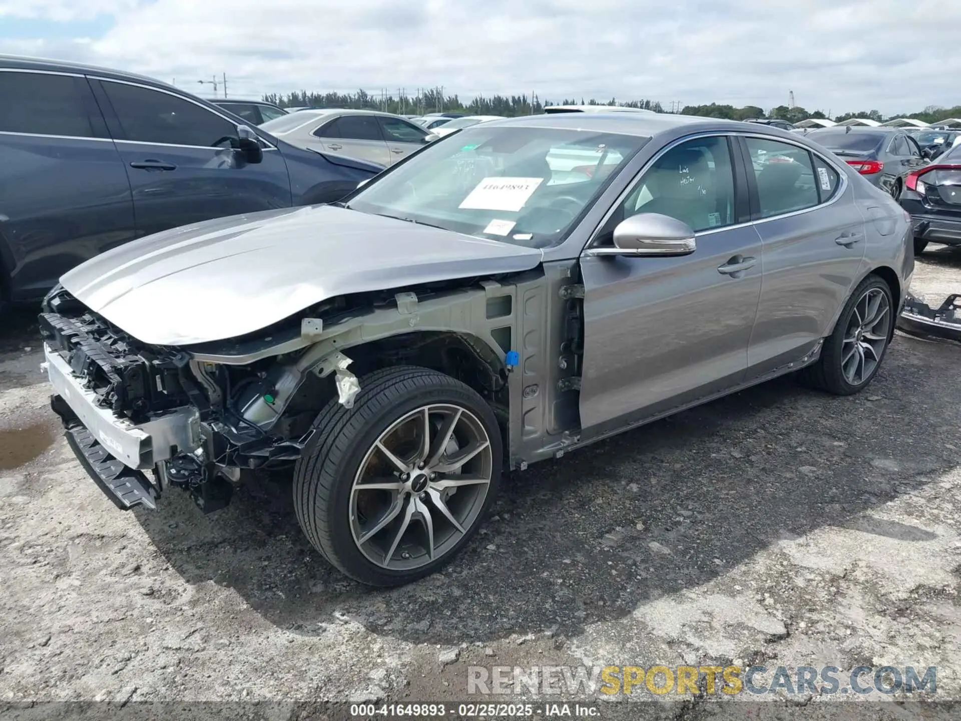 2 fotografías del automóvil dañado KMTG34SC9SU144387 GENESIS G70 2025