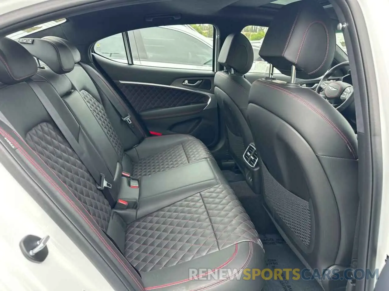 21 fotografías del automóvil dañado KMTG54SE5SU146553 GENESIS G70 2025