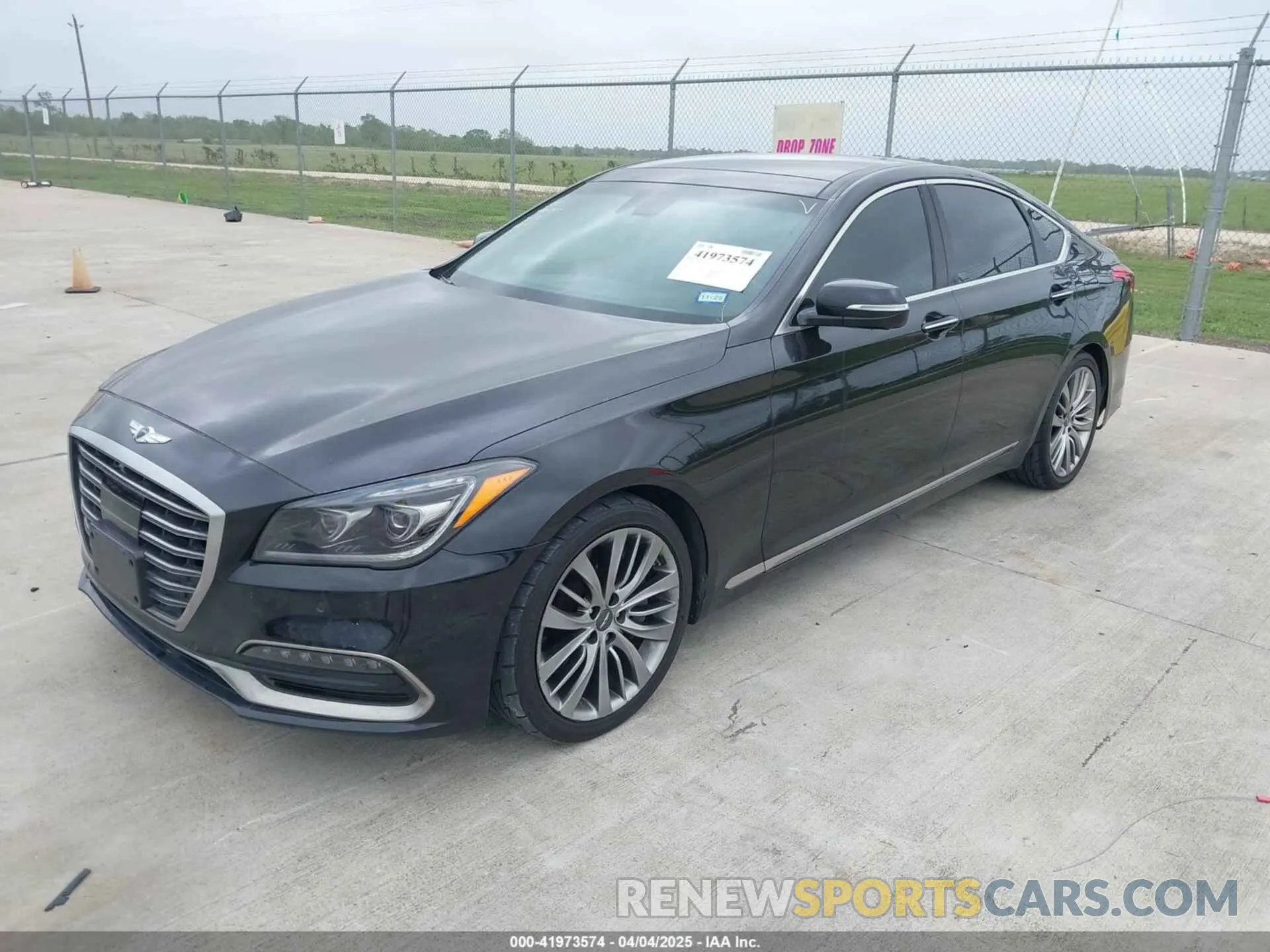 2 fotografías del automóvil dañado KMHGN4JF4KU291345 GENESIS G80 2019