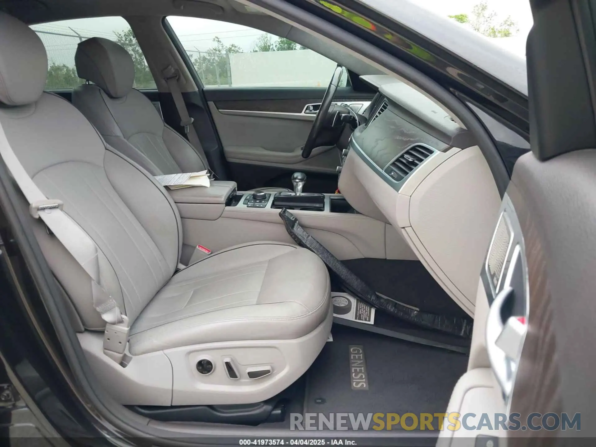 5 fotografías del automóvil dañado KMHGN4JF4KU291345 GENESIS G80 2019