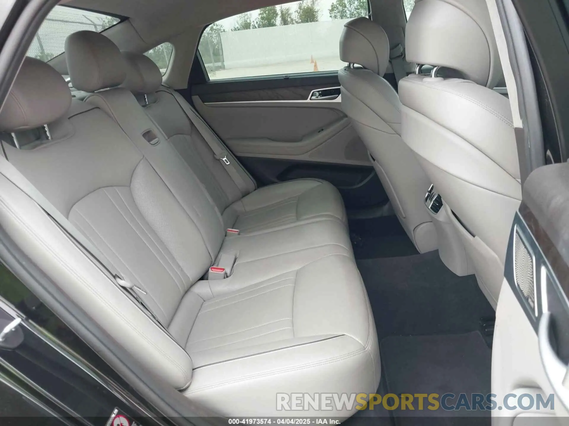 8 fotografías del automóvil dañado KMHGN4JF4KU291345 GENESIS G80 2019