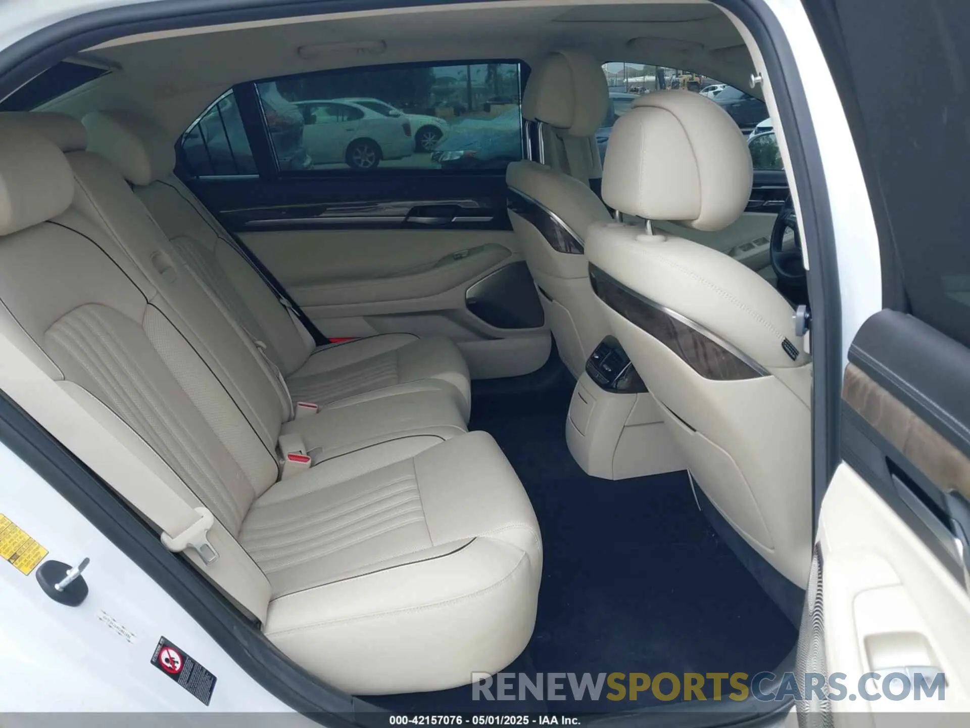 8 fotografías del automóvil dañado KMTF34JA4KU061686 GENESIS G90 2019