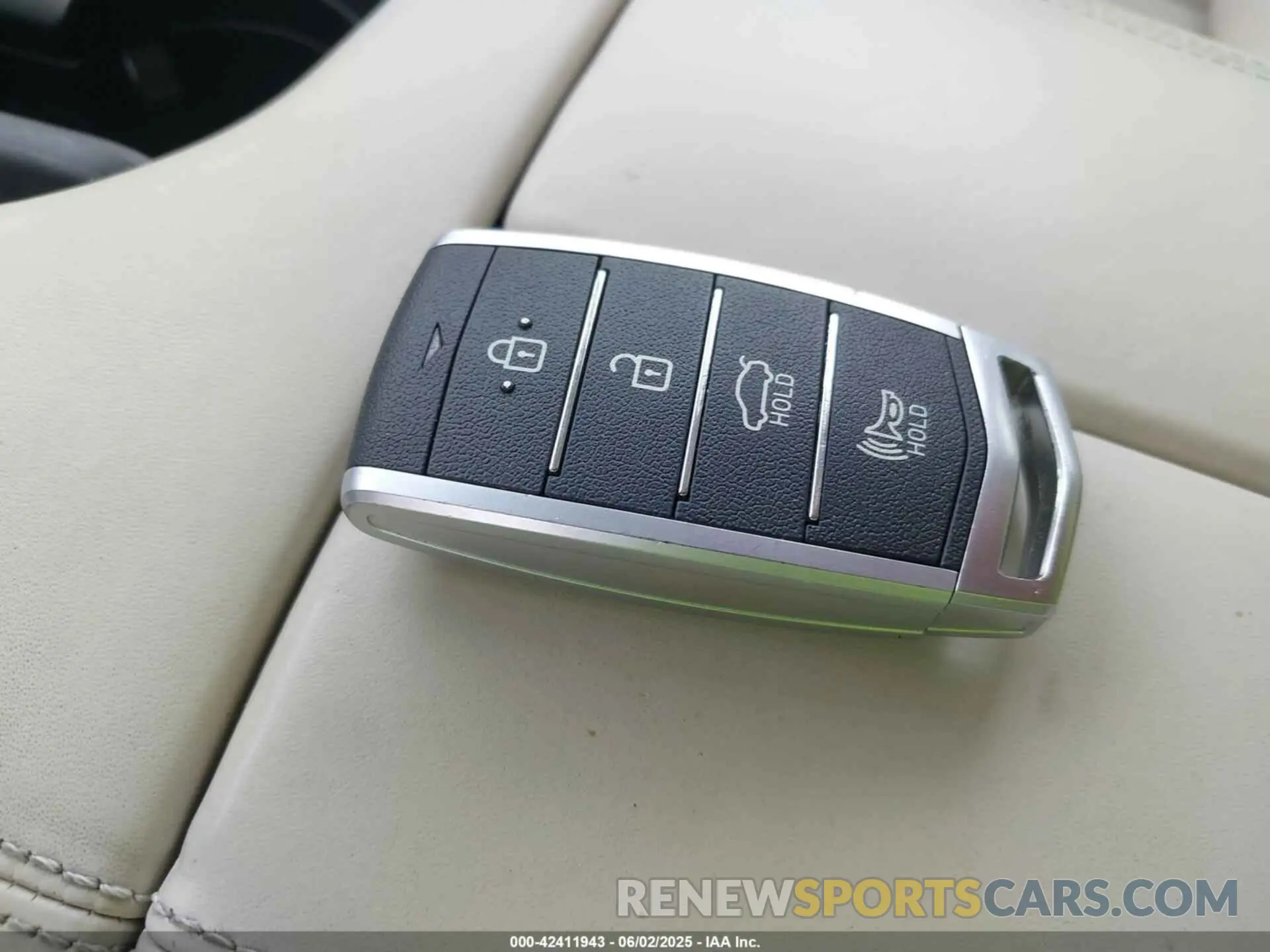 11 fotografías del automóvil dañado KMTF54PH6NU096409 GENESIS G90 2022
