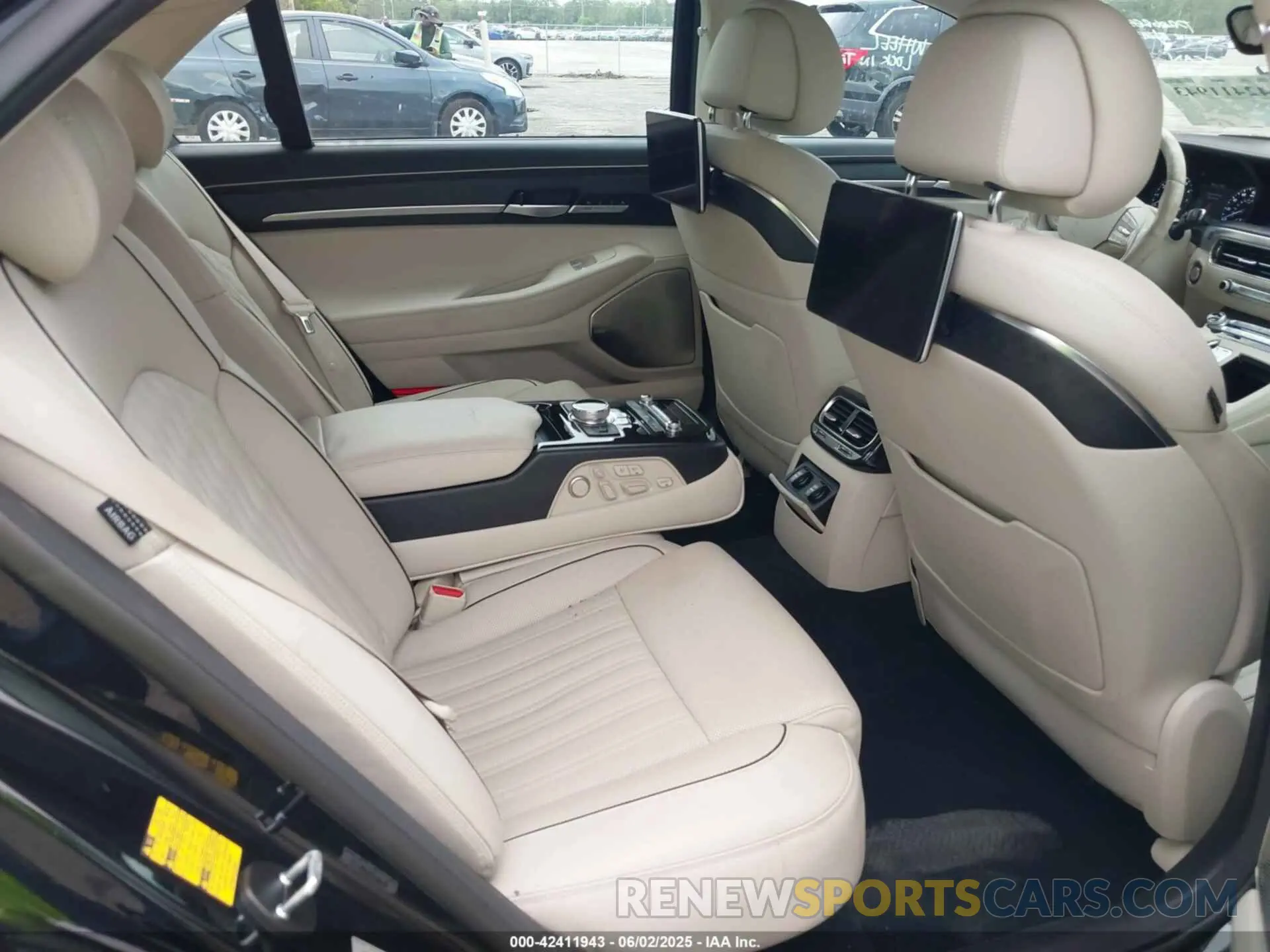 8 fotografías del automóvil dañado KMTF54PH6NU096409 GENESIS G90 2022