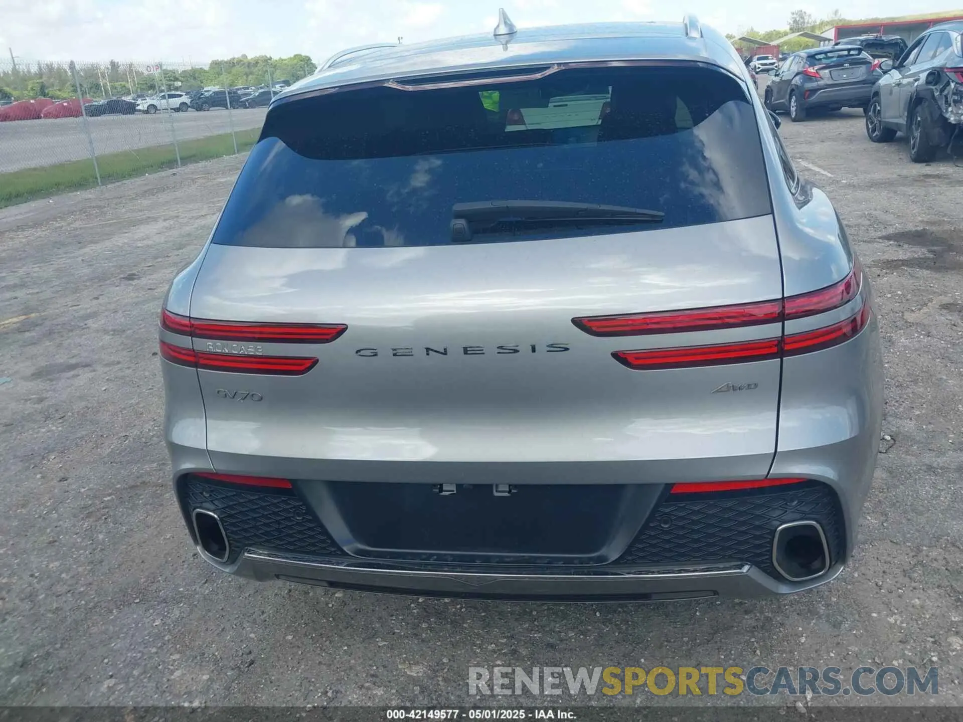 16 fotografías del automóvil dañado KMUMADTB4NU059911 GENESIS GV70 2022