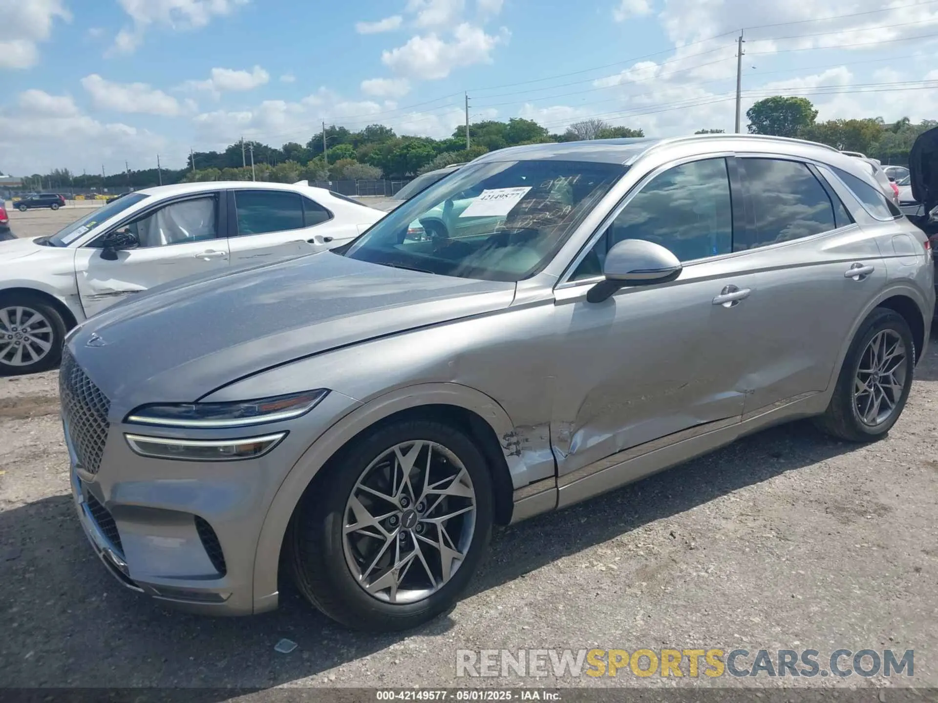2 fotografías del automóvil dañado KMUMADTB4NU059911 GENESIS GV70 2022