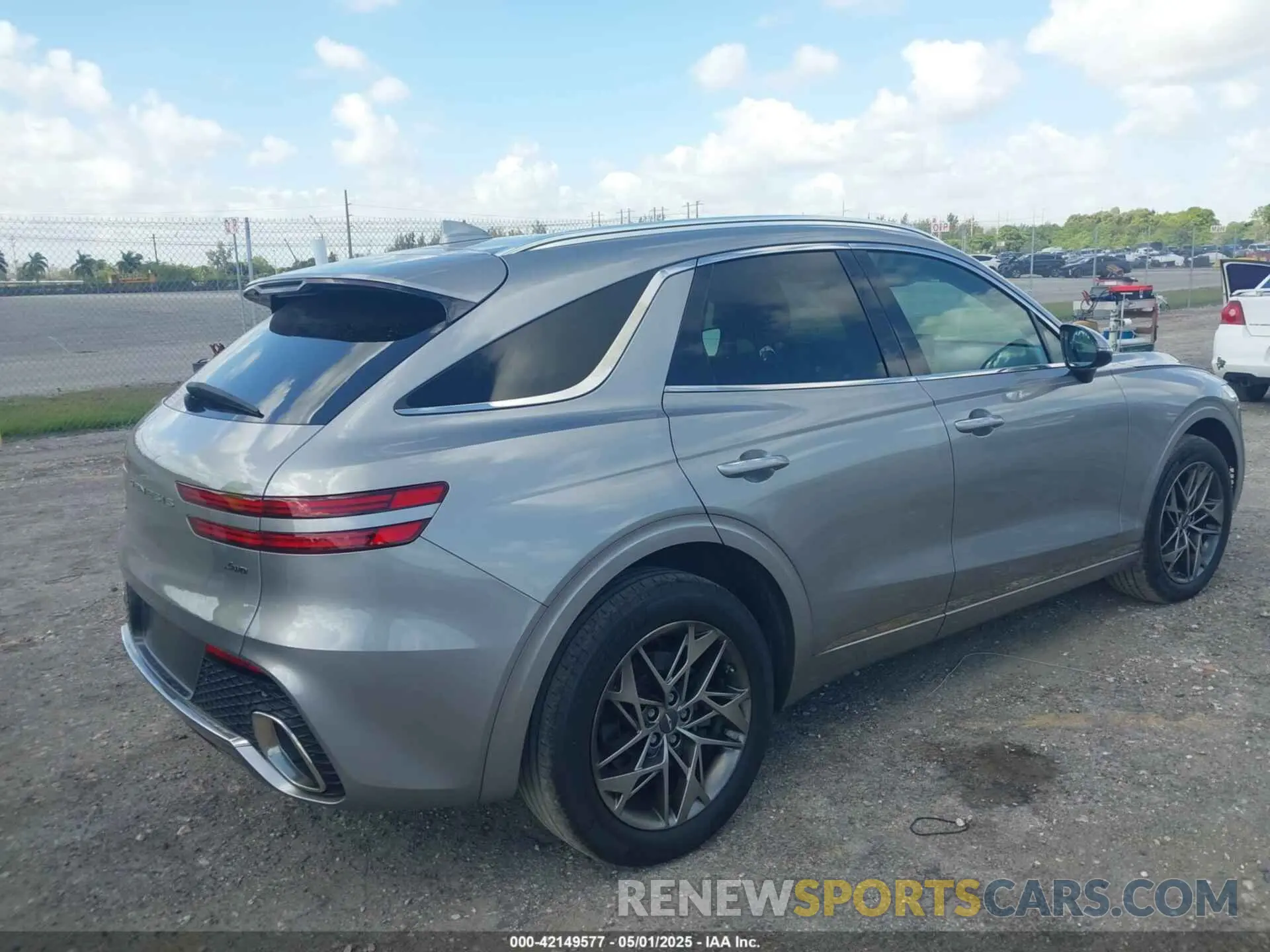4 fotografías del automóvil dañado KMUMADTB4NU059911 GENESIS GV70 2022