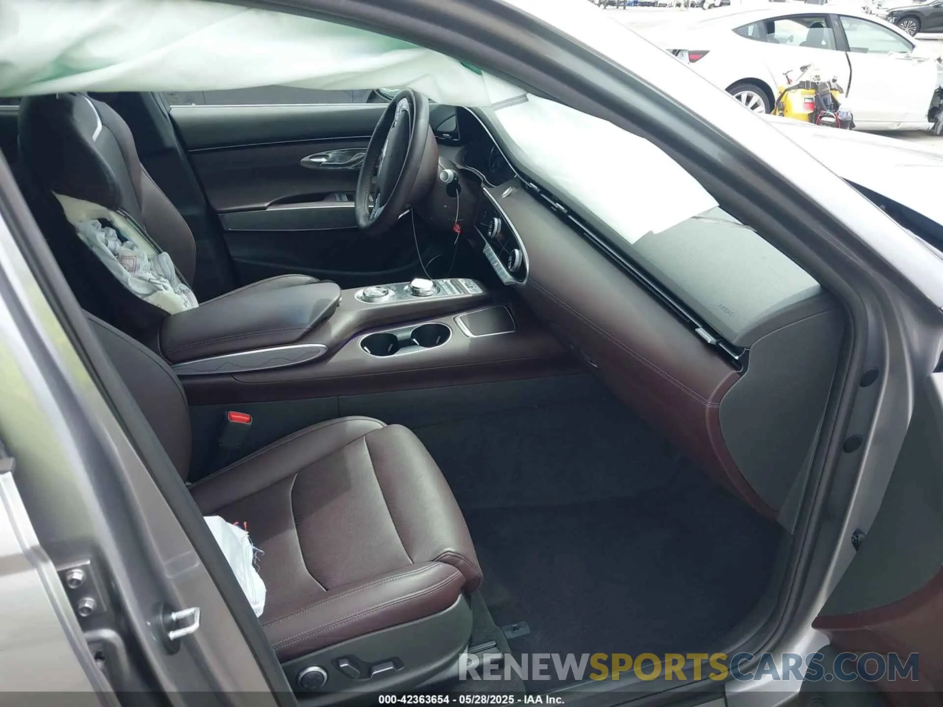 5 fotografías del automóvil dañado KMUMADTB7NU066965 GENESIS GV70 2022