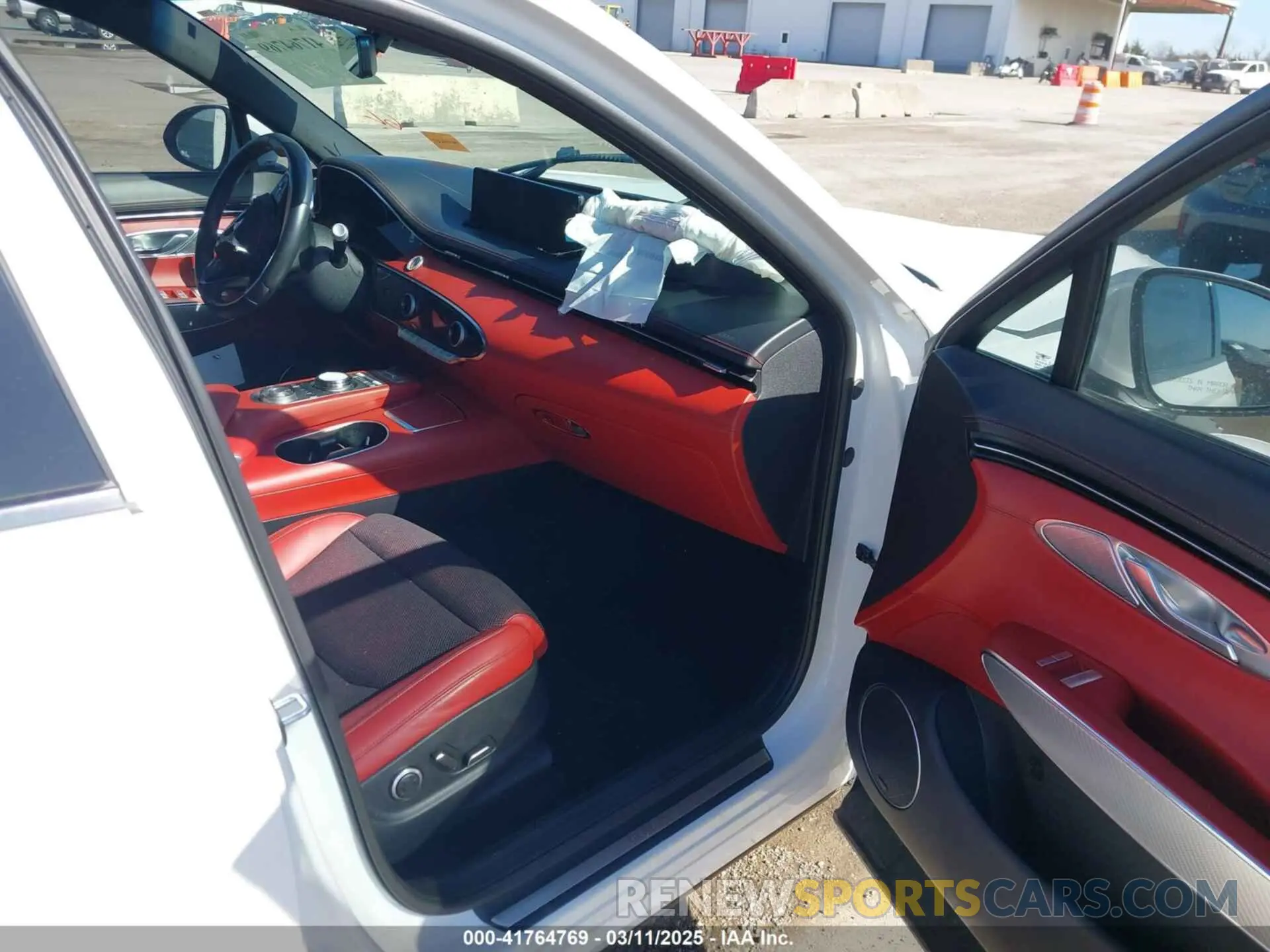 5 fotografías del automóvil dañado KMUMADTB0PU087966 GENESIS GV70 2023