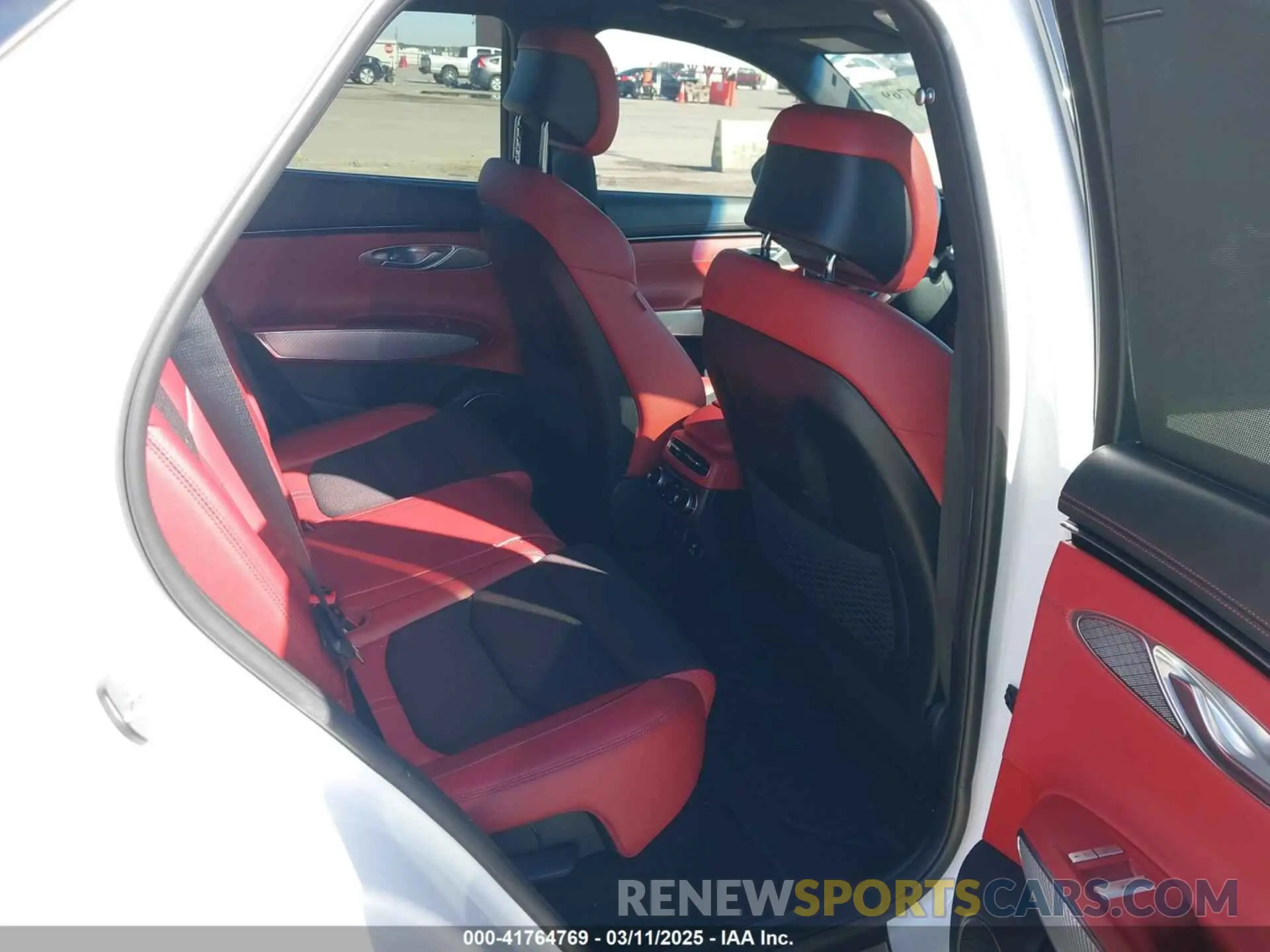 8 fotografías del automóvil dañado KMUMADTB0PU087966 GENESIS GV70 2023