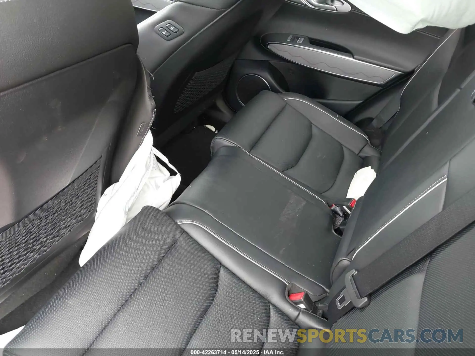8 fotografías del automóvil dañado KMUMADTB1PU079293 GENESIS GV70 2023