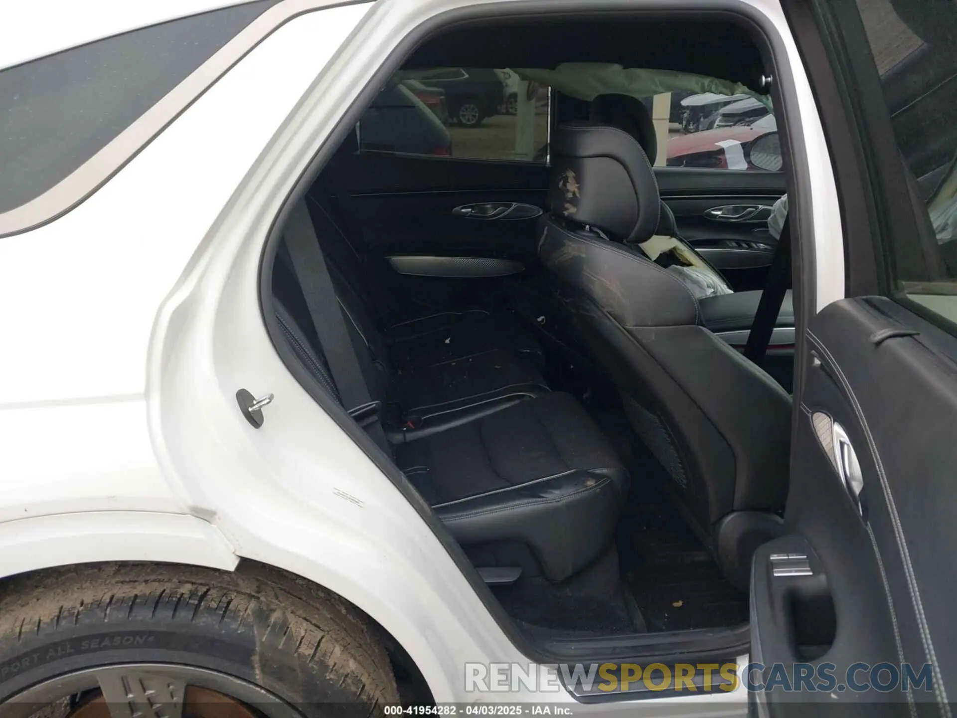 8 fotografías del automóvil dañado KMUMADTB1PU089807 GENESIS GV70 2023