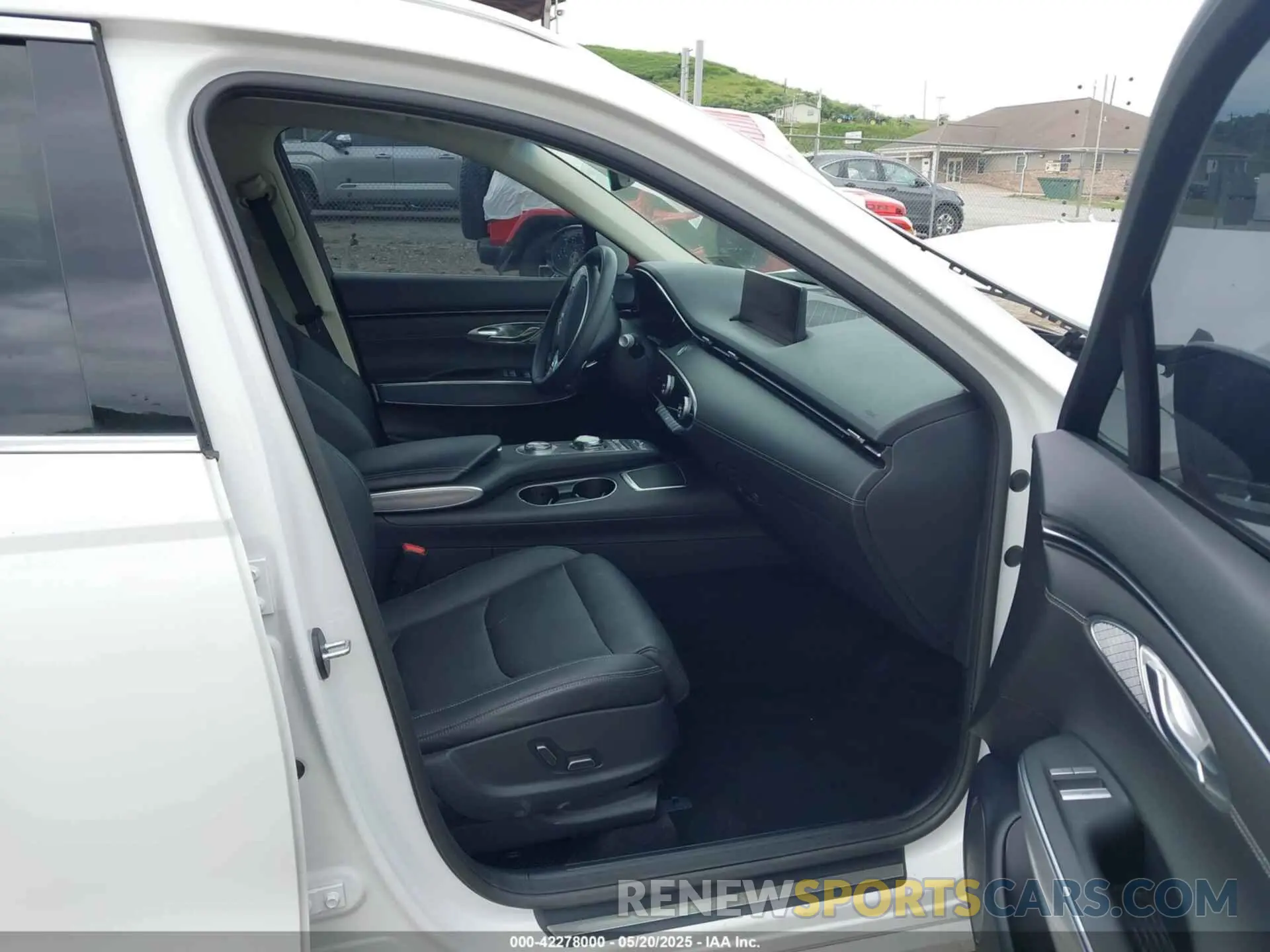 5 fotografías del automóvil dañado KMUMADTB3PU112780 GENESIS GV70 2023