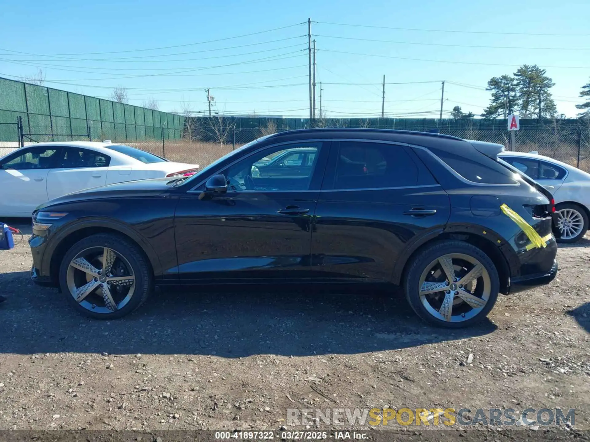 14 fotografías del automóvil dañado KMUMADTB4PU102310 GENESIS GV70 2023