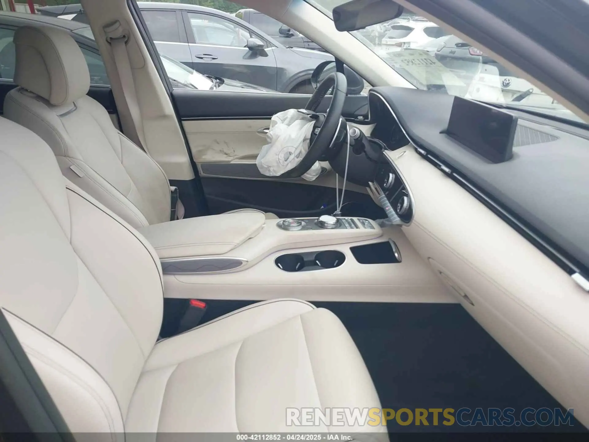 5 fotografías del automóvil dañado KMUMADTB7PU103287 GENESIS GV70 2023
