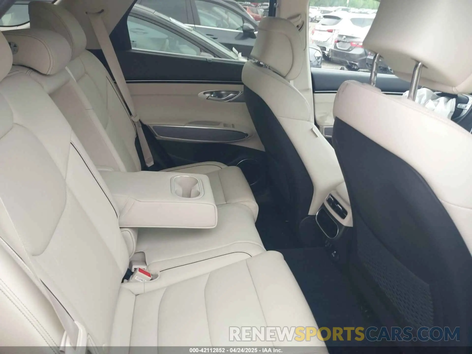 8 fotografías del automóvil dañado KMUMADTB7PU103287 GENESIS GV70 2023