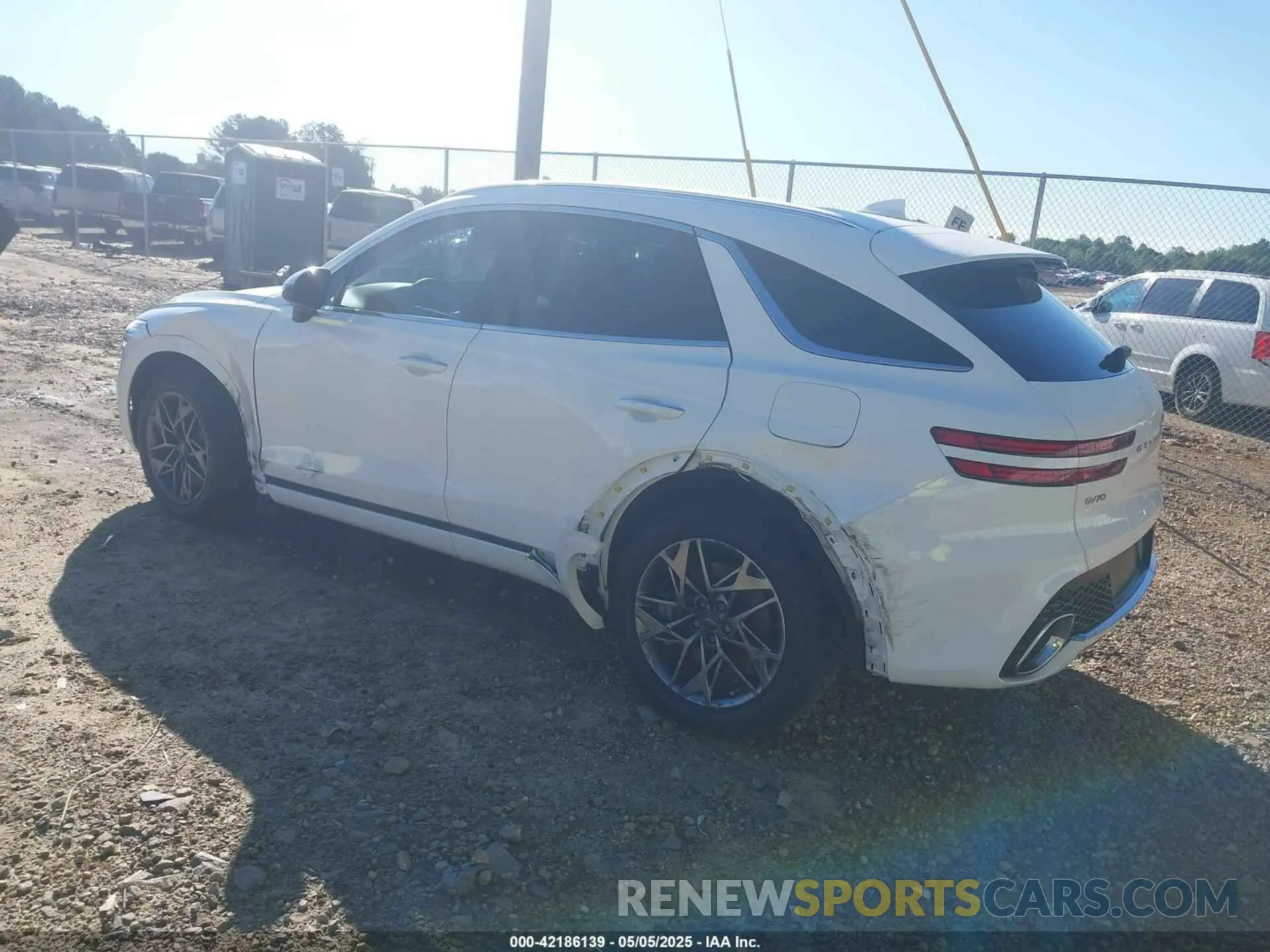 3 fotografías del automóvil dañado KMUMADTB7PU120364 GENESIS GV70 2023