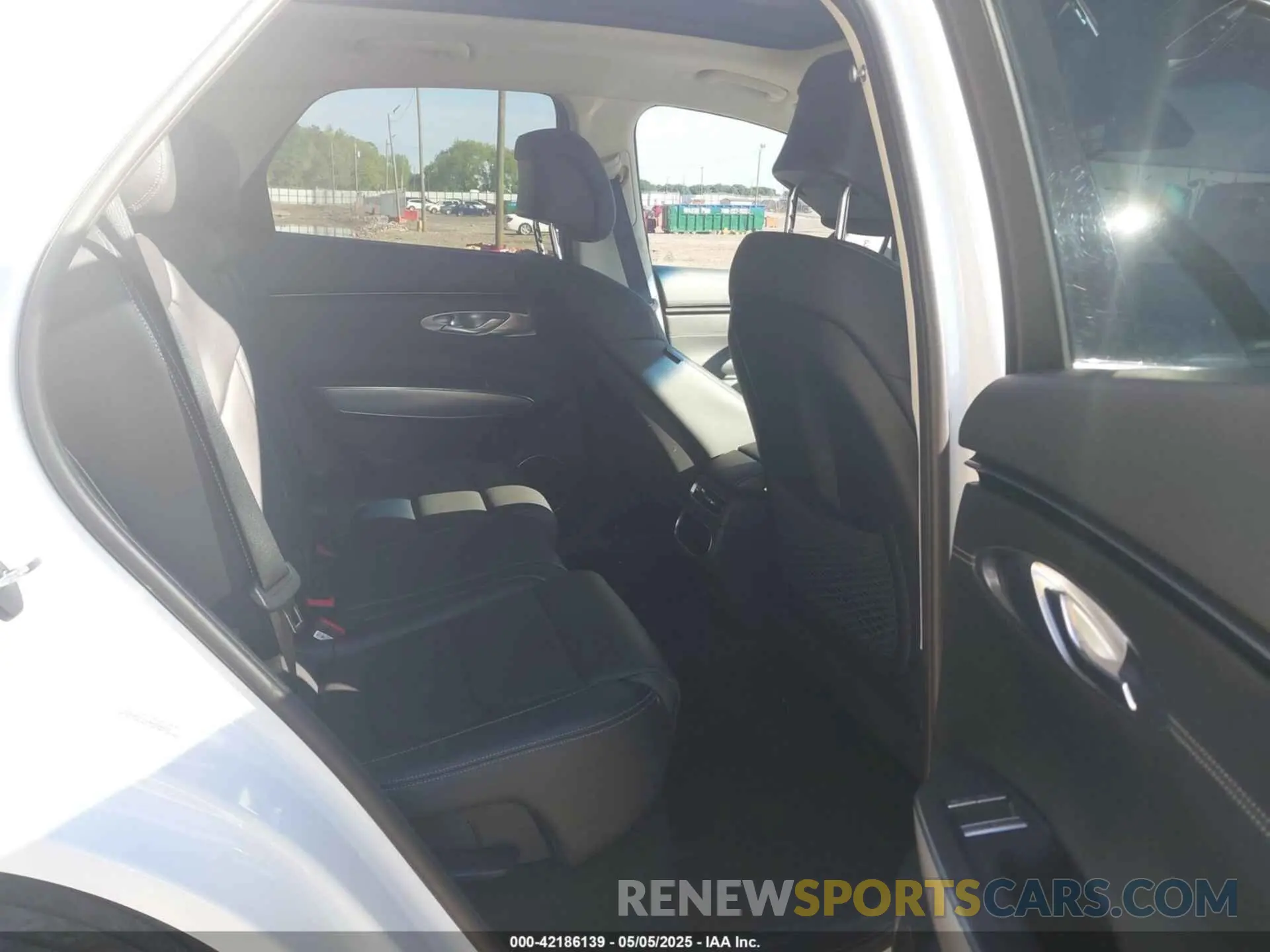 8 fotografías del automóvil dañado KMUMADTB7PU120364 GENESIS GV70 2023
