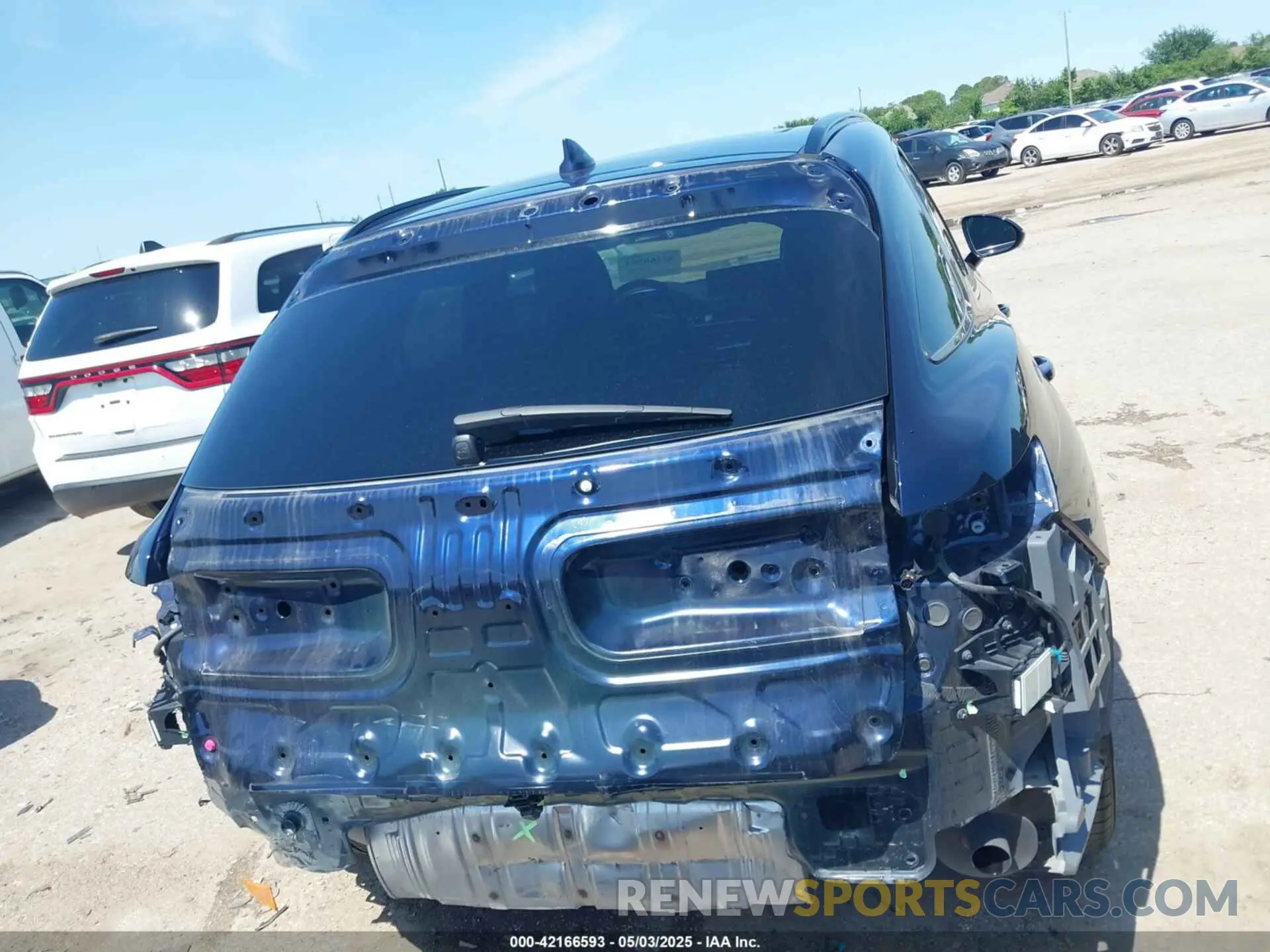 16 fotografías del automóvil dañado KMUMADTB8PU132393 GENESIS GV70 2023