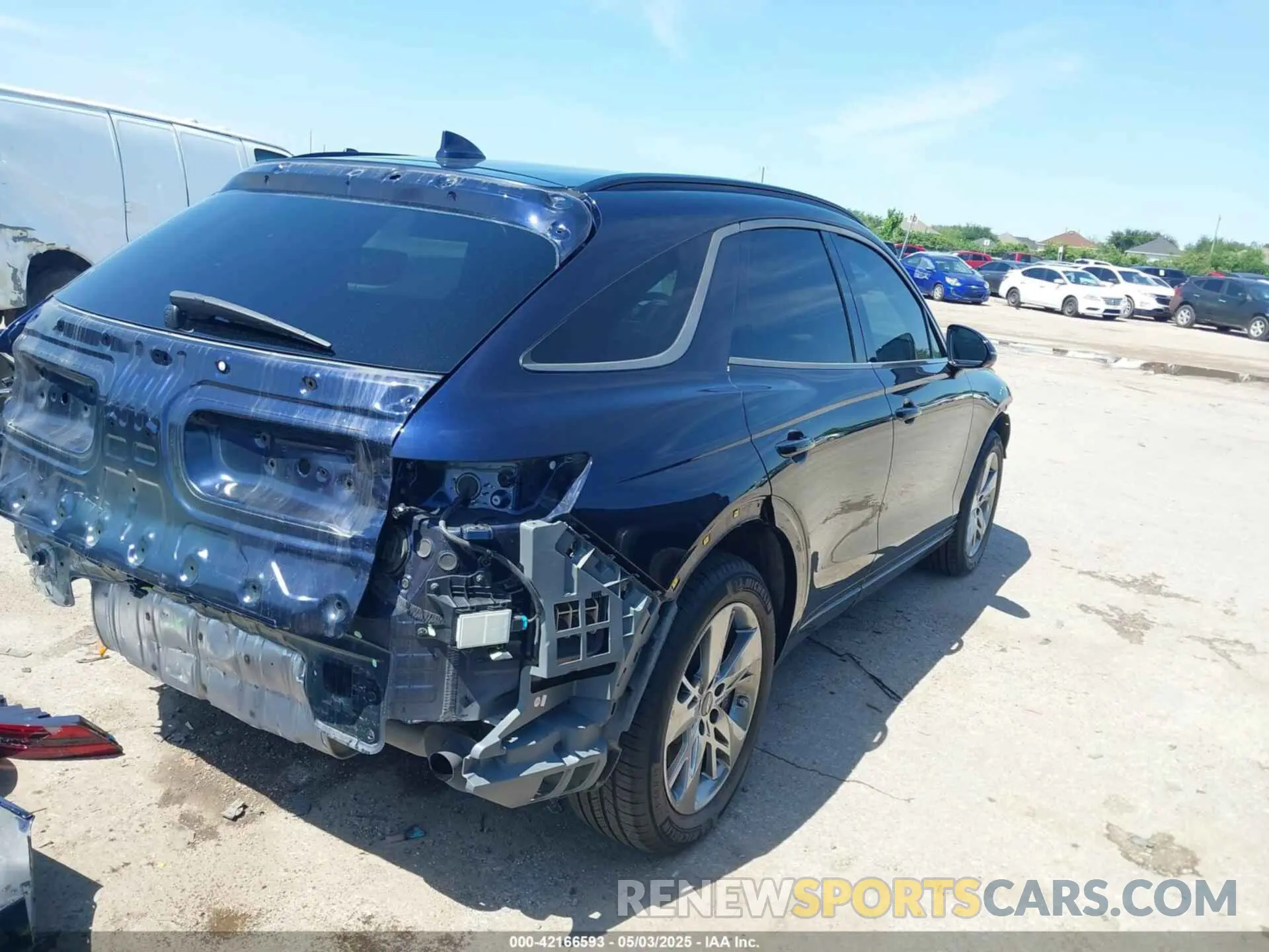 4 fotografías del automóvil dañado KMUMADTB8PU132393 GENESIS GV70 2023
