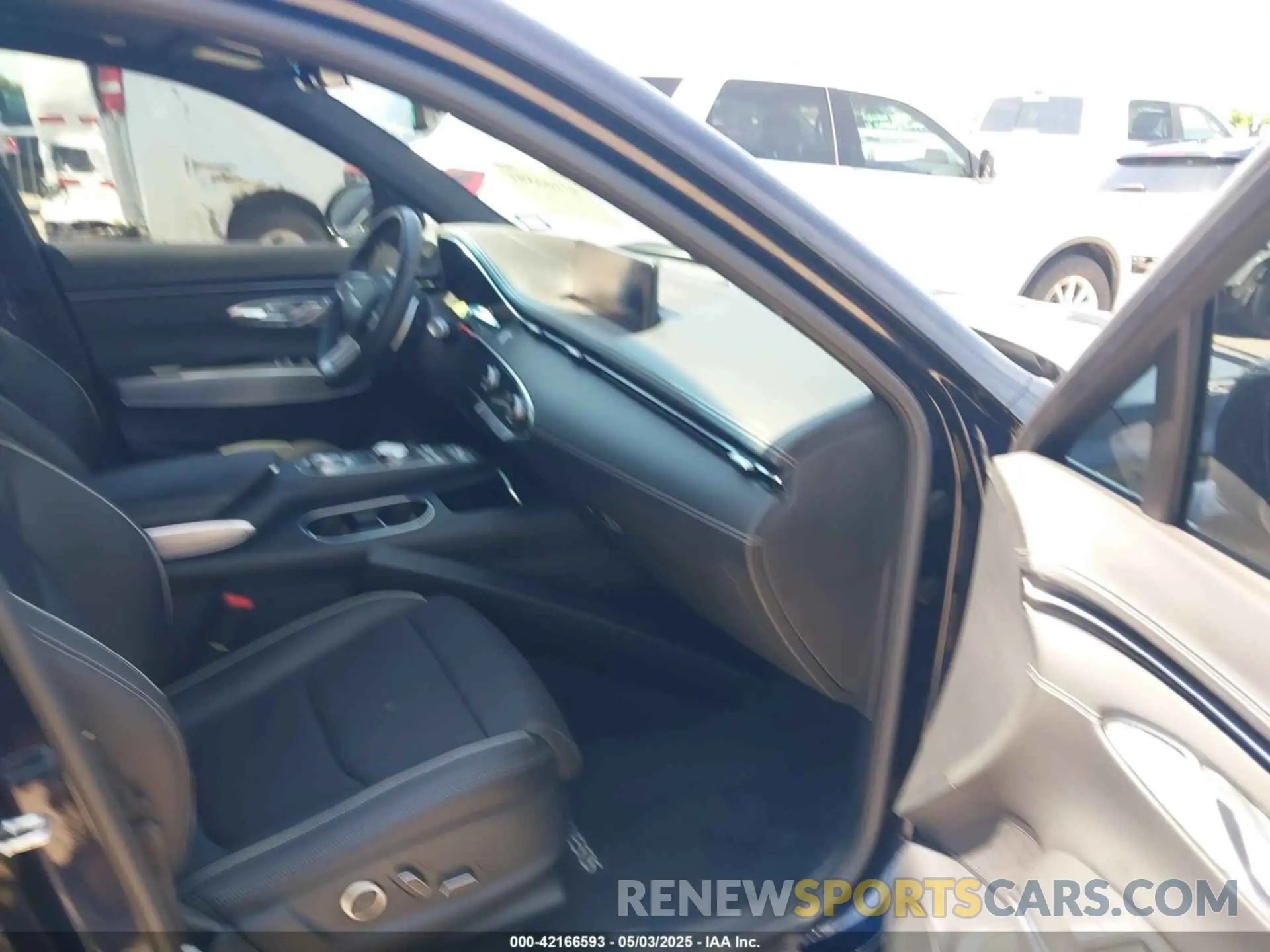 5 fotografías del automóvil dañado KMUMADTB8PU132393 GENESIS GV70 2023